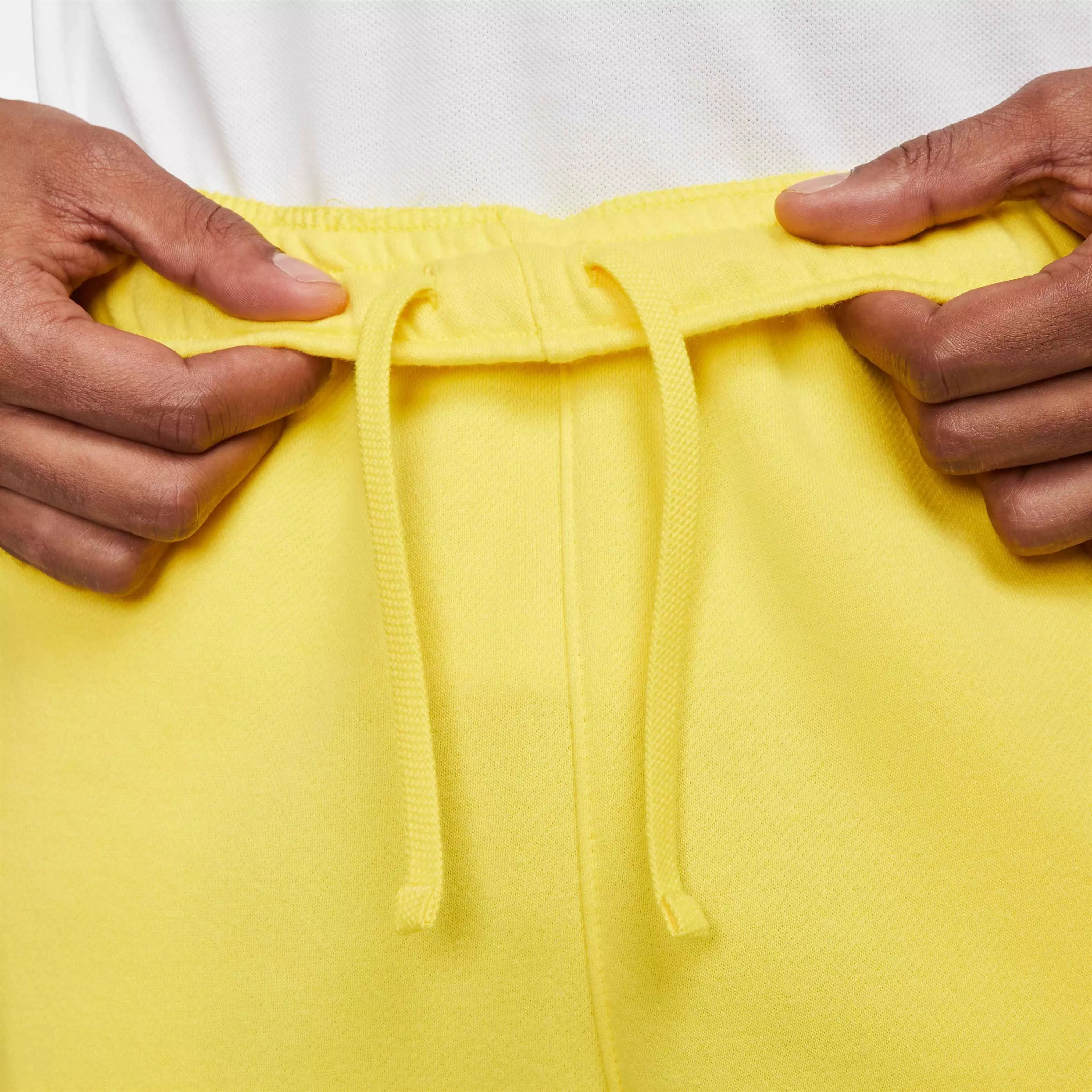 Nike Men's Sportswear Club Fleece Joggers - YELLOW