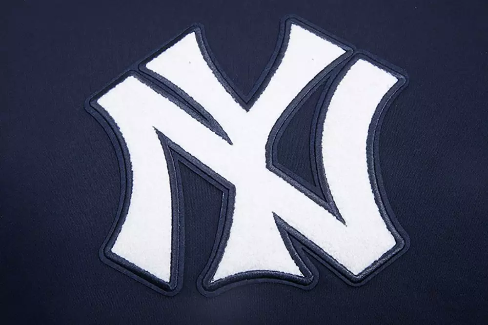 Pro Standard Women's MLB New York Yankees Retro Classic Cropped Fleece Hoodie -Navy - NAVY