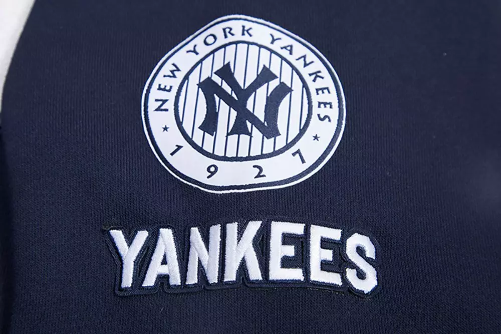 Pro Standard Women's MLB New York Yankees Retro Classic Cropped Fleece Hoodie - Navy - NAVY