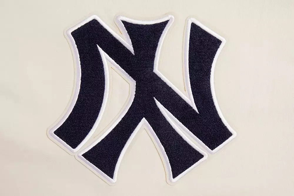 Pro Standard Women's MLB New York Yankees Retro Classic Cropped Fleece Hoodie -Eggshell/Navy - EGGSHELL/NAVY