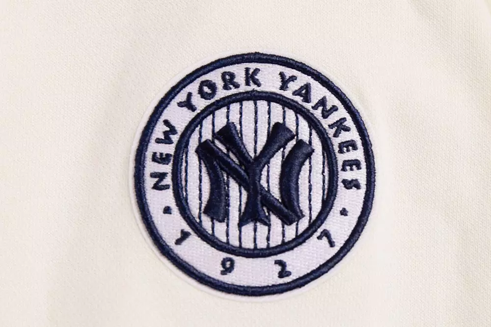 Pro Standard Women's New York Yankees Retro Classics Crewneck - Eggshell - EGGSHELL