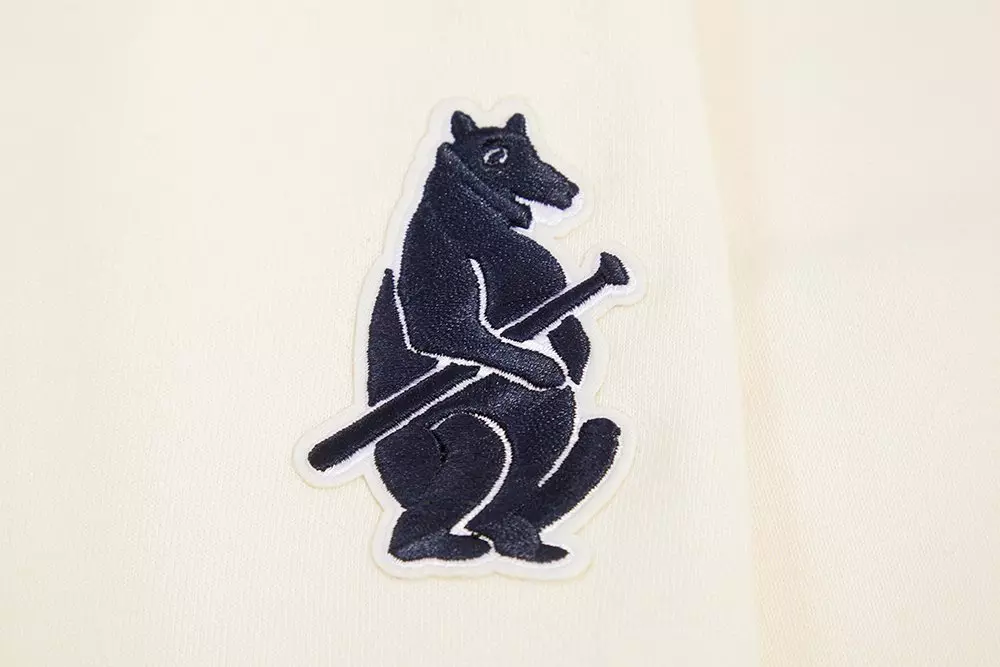 Pro Standard Women's Chicago Cubs Retro Classics Crewneck - Eggshell - EGGSHELL