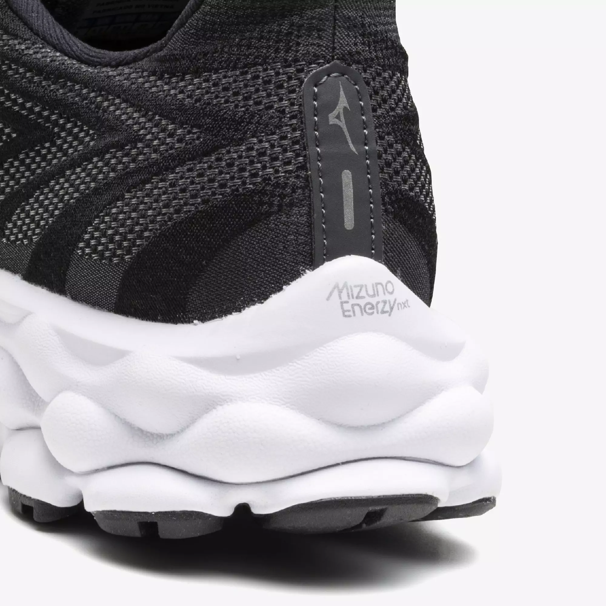 Mizuno Wave Sky 8 D "Black/Silver" Women's Running Shoe - BLACK/SILVER