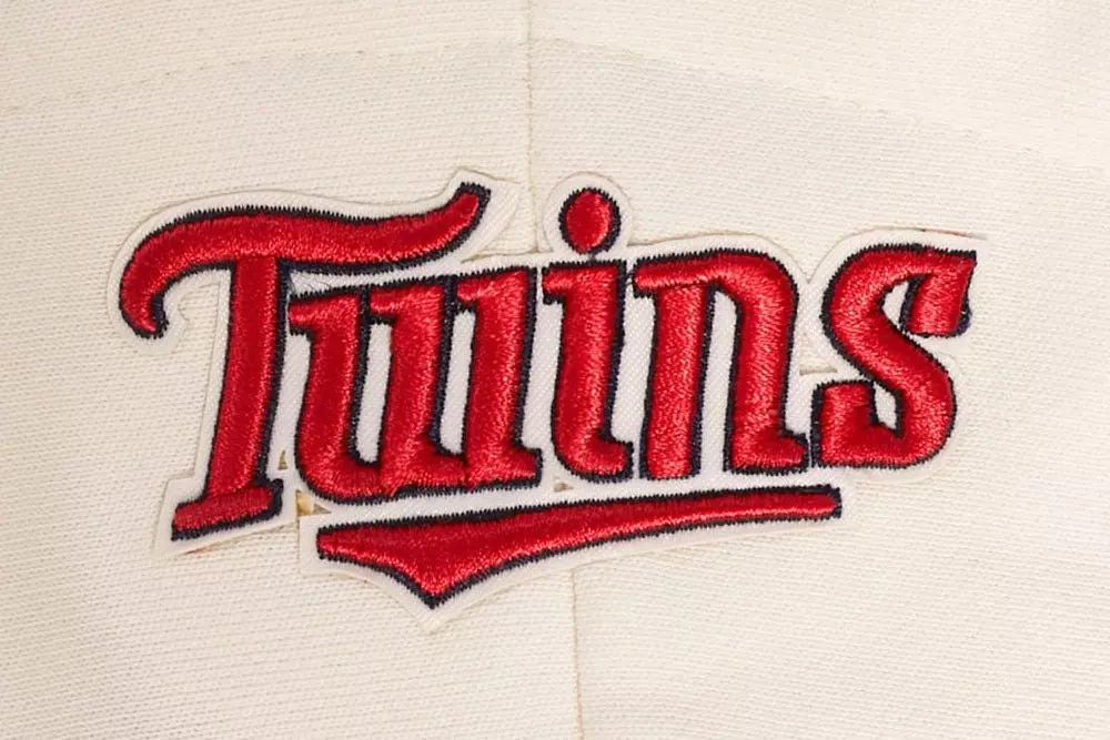 Pro Standard Women's MLB Minnesota Twins Retro Classic Cropped Fleece Hoodie - Eggshell/Red - EGGSHELL/RED