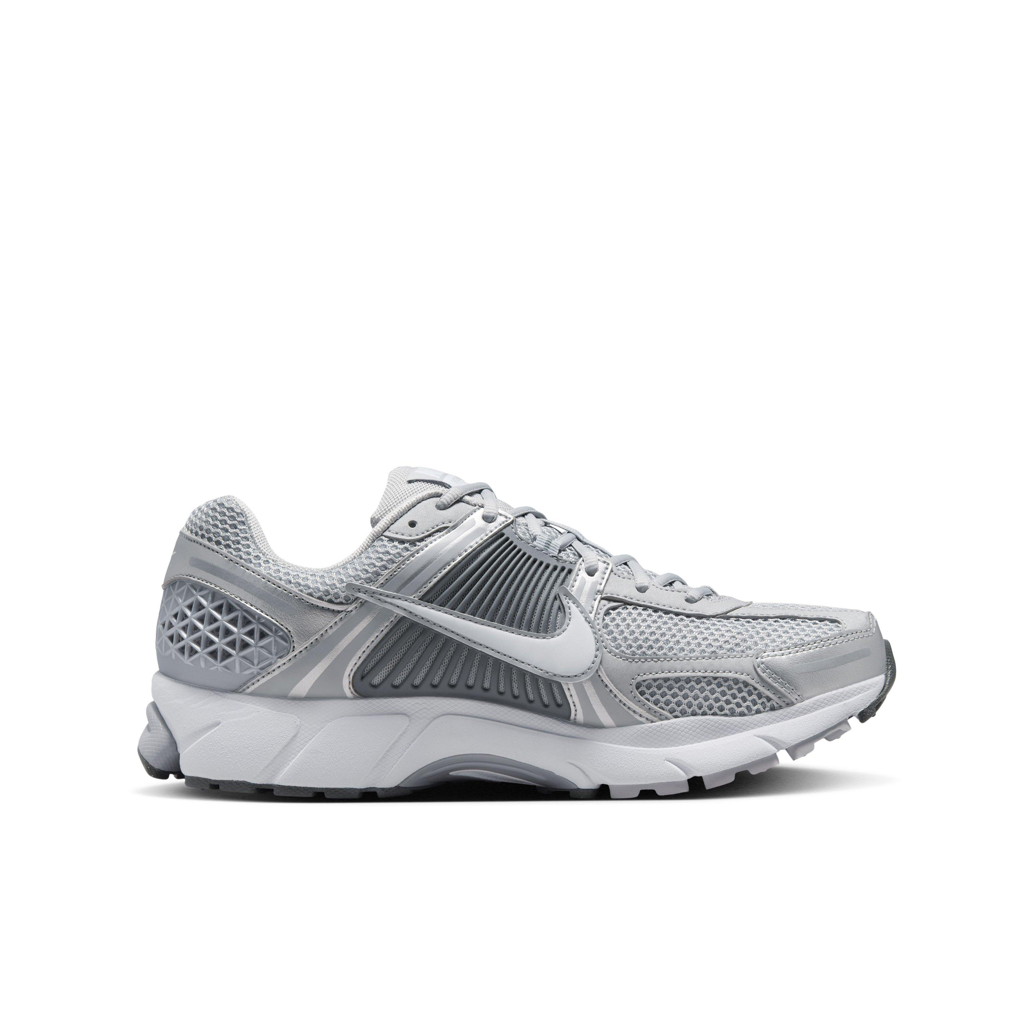 Nike Vomero 5 Grade School Boys' "Wolf Grey/Metallic Silver/Cool Grey/White" Shoe