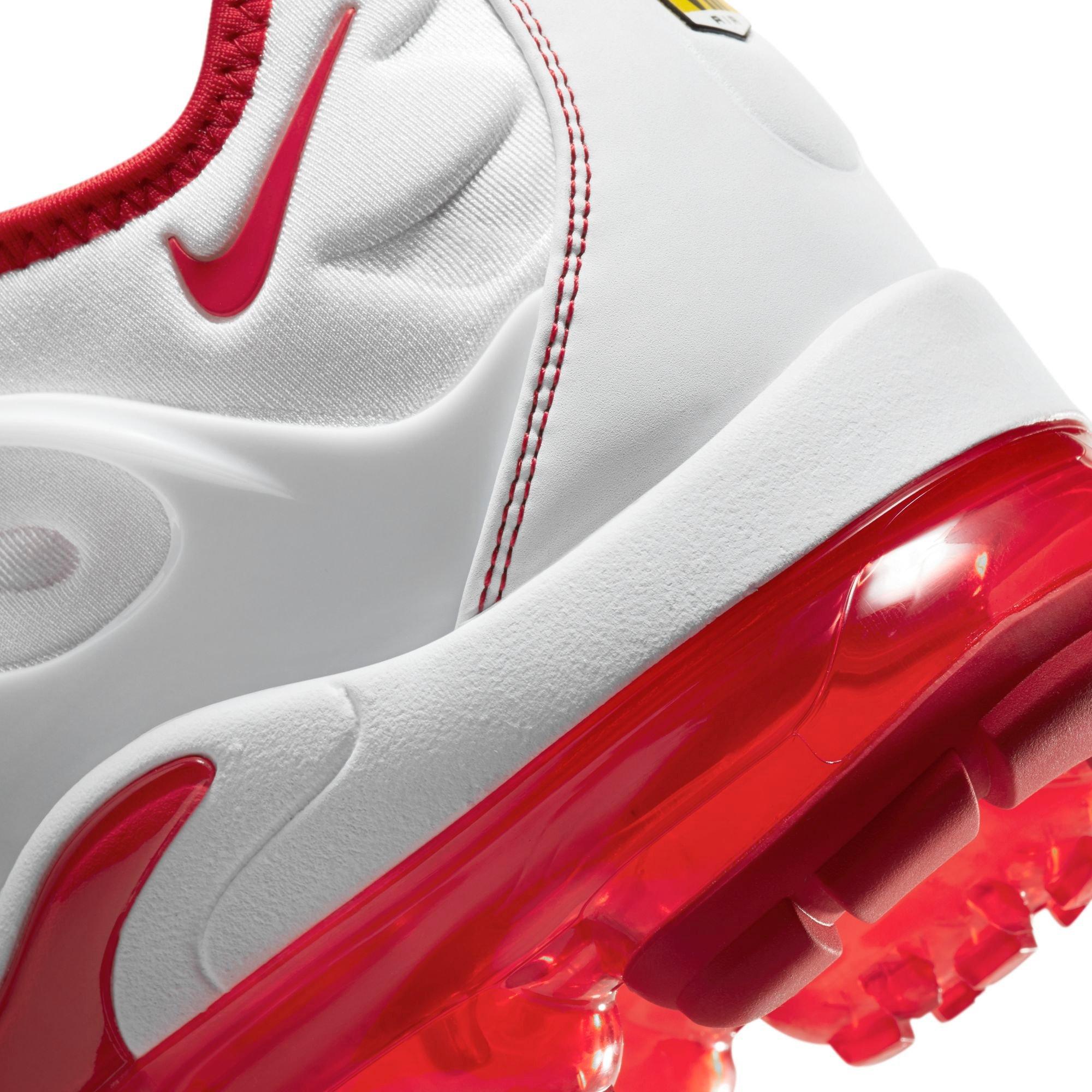 white and red vapormax plus 2021