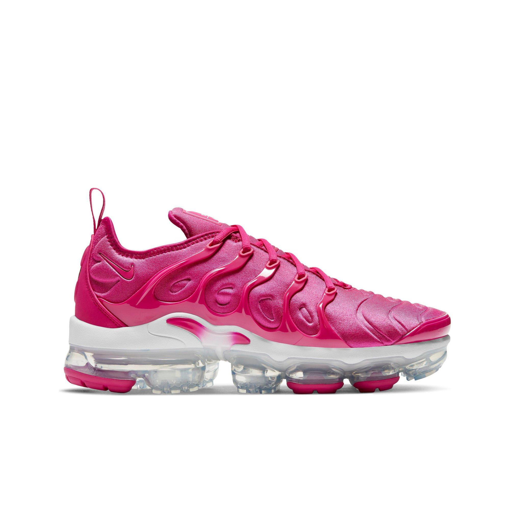 red nike vapormax womens