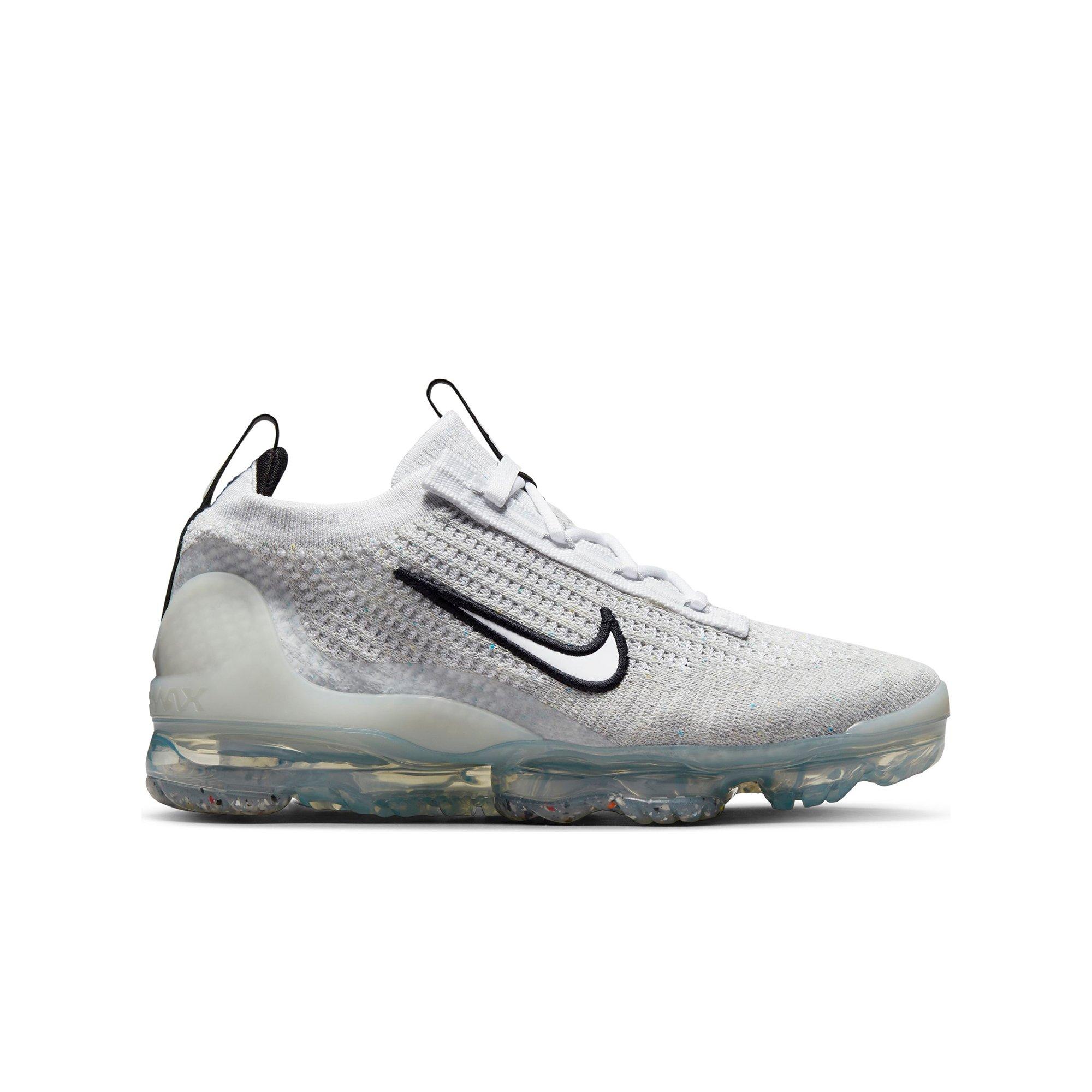 white vapormax pro