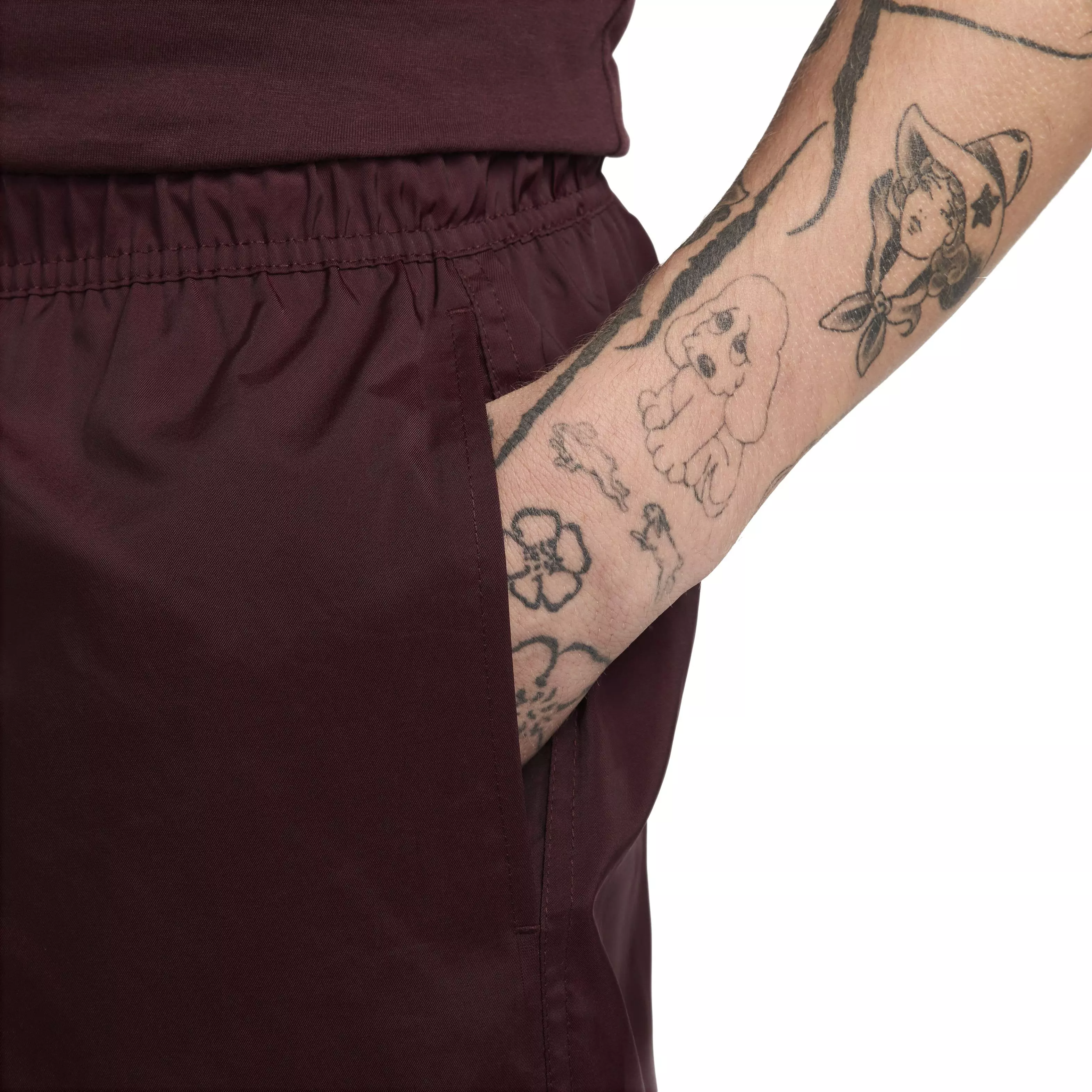 Nike Men's Club Woven Flow Shorts - RED