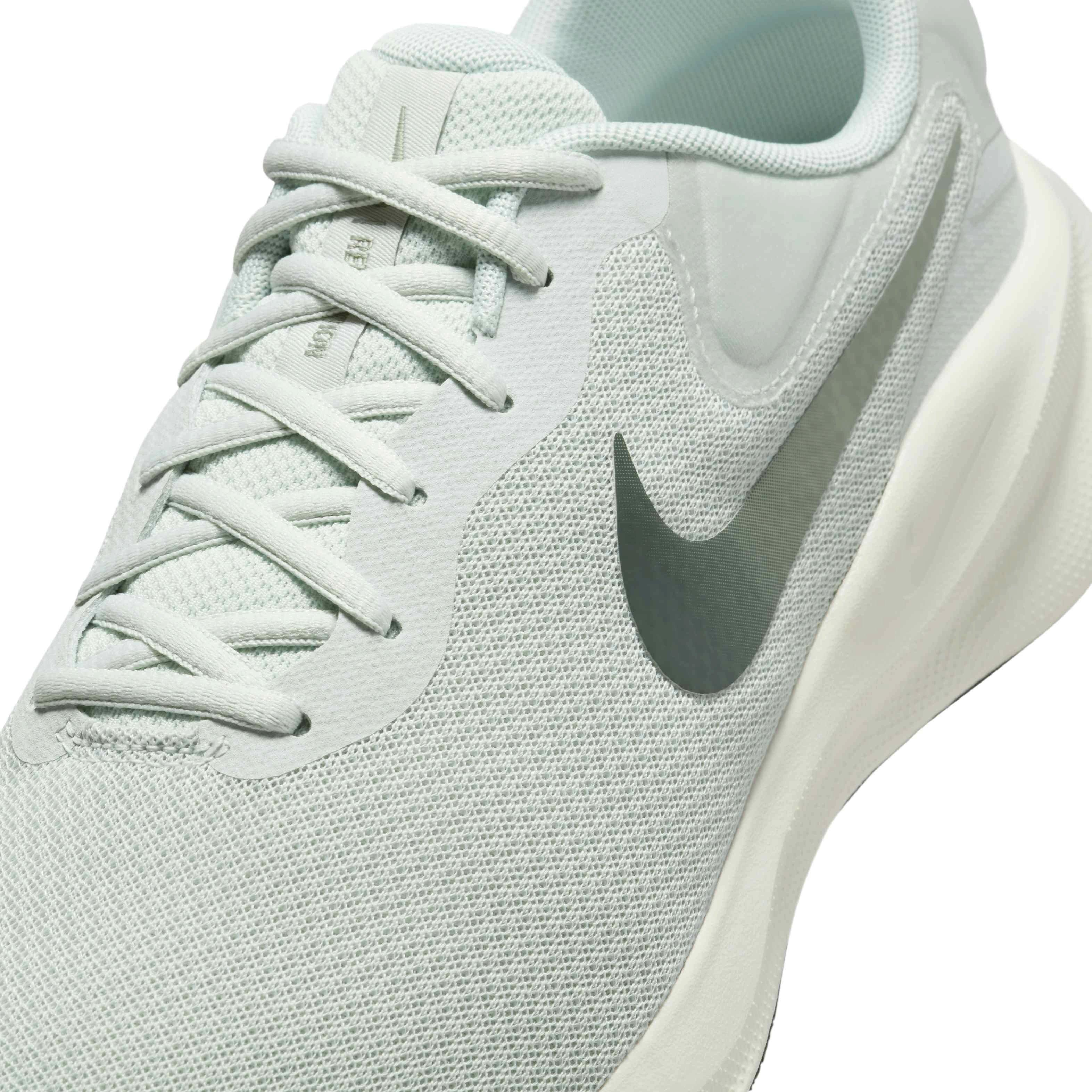 Nike Revolution 7 "Light Silver/Light Army/Pale Ivory/Sequoia" Men's Wide Running Shoe - SILVER/GREEN/WHITE Thumbnail View 7