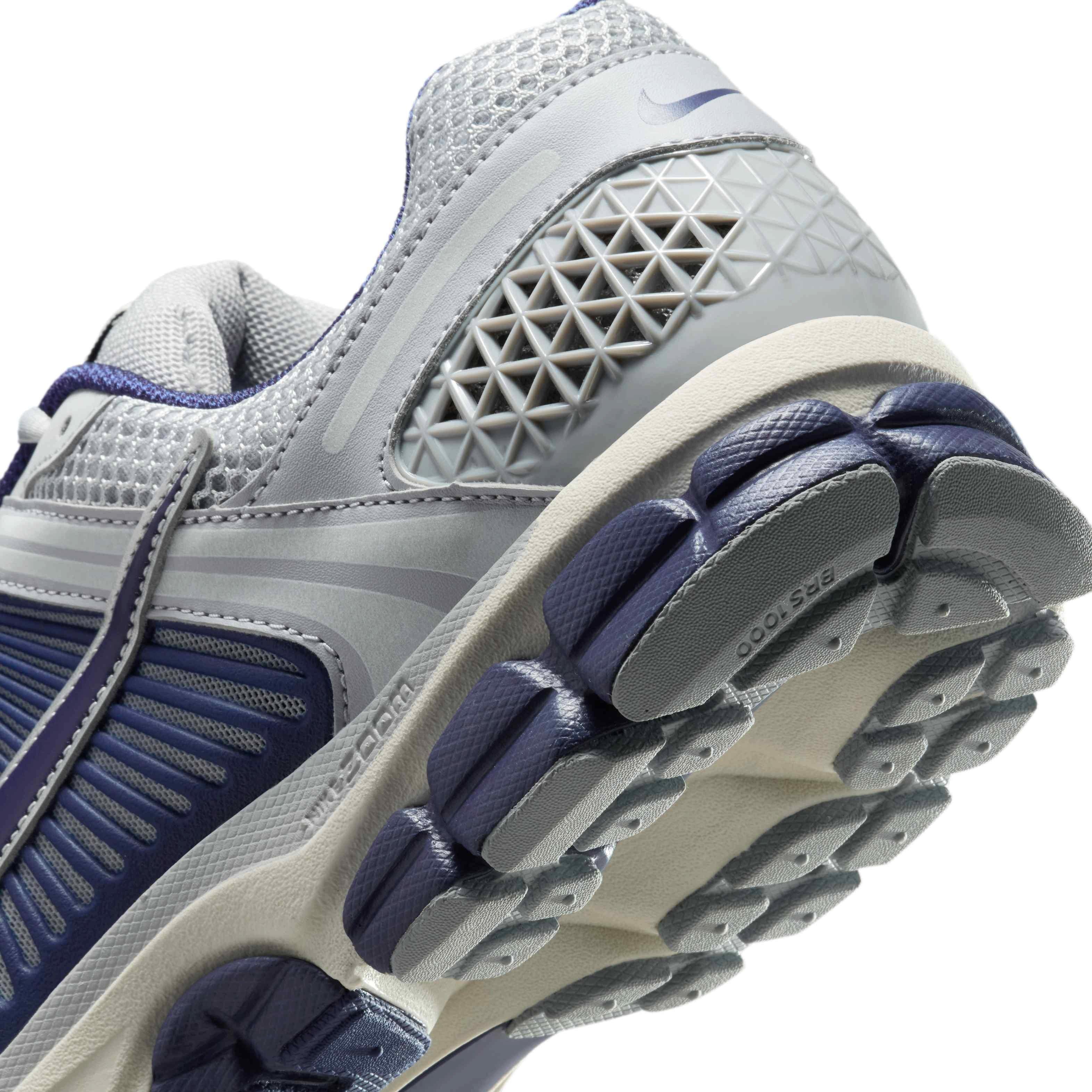 Nike Zoom Vomero 5 "Vast Grey/Wolf Grey/Pale Ivory/Blue Void" Men's Shoe - GREY/GREY/IVORY/BLUE Thumbnail View 8