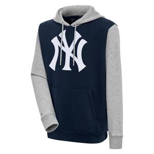 Antigua Men's New York Yankees Large Logo Victory Pullover Hoodie
