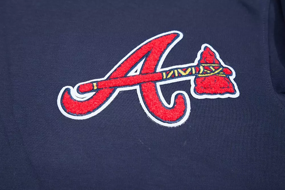 Pro Standard Men's Atlanta Braves Classic Chenille DK PO Hoodie -Navy - NAVY