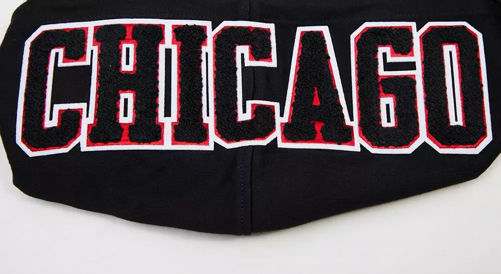 Pro Standard Men's Chicago Bulls Classic Chenille DK PO Hoodie -Black - BLACK