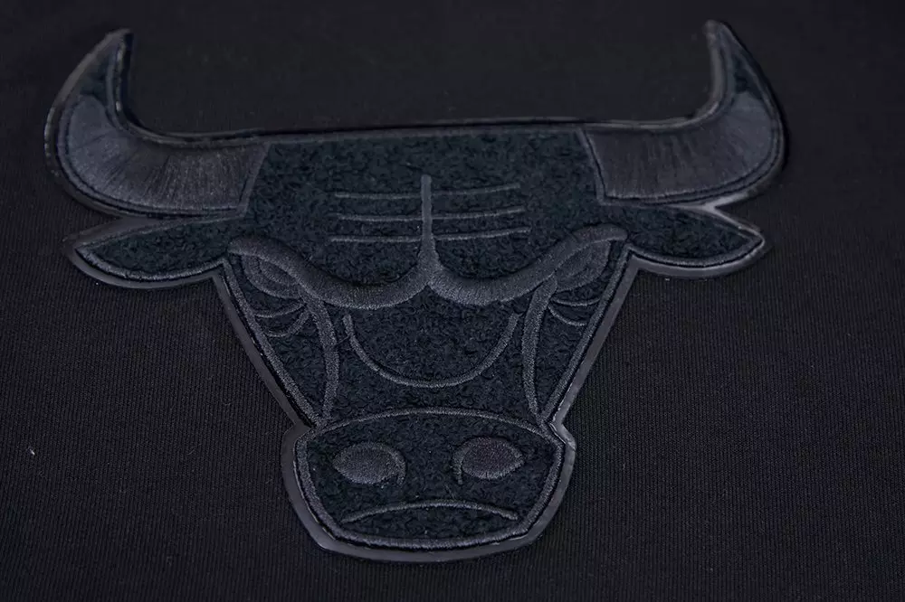 Pro Standard Men's Chicago Bulls Triple Black Zipper Jacket - BLACK