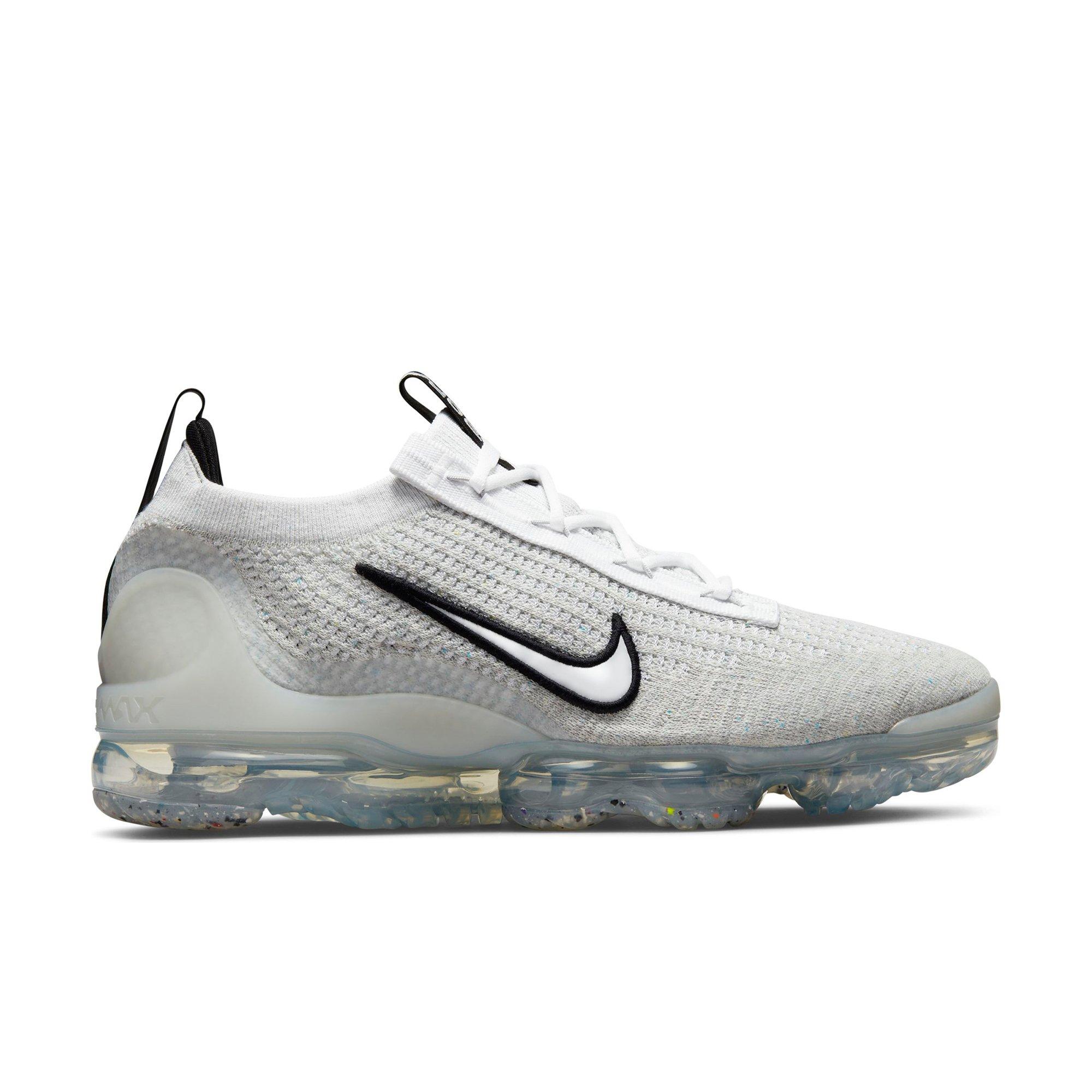 Nike vapormax flyknit 2025 white and black