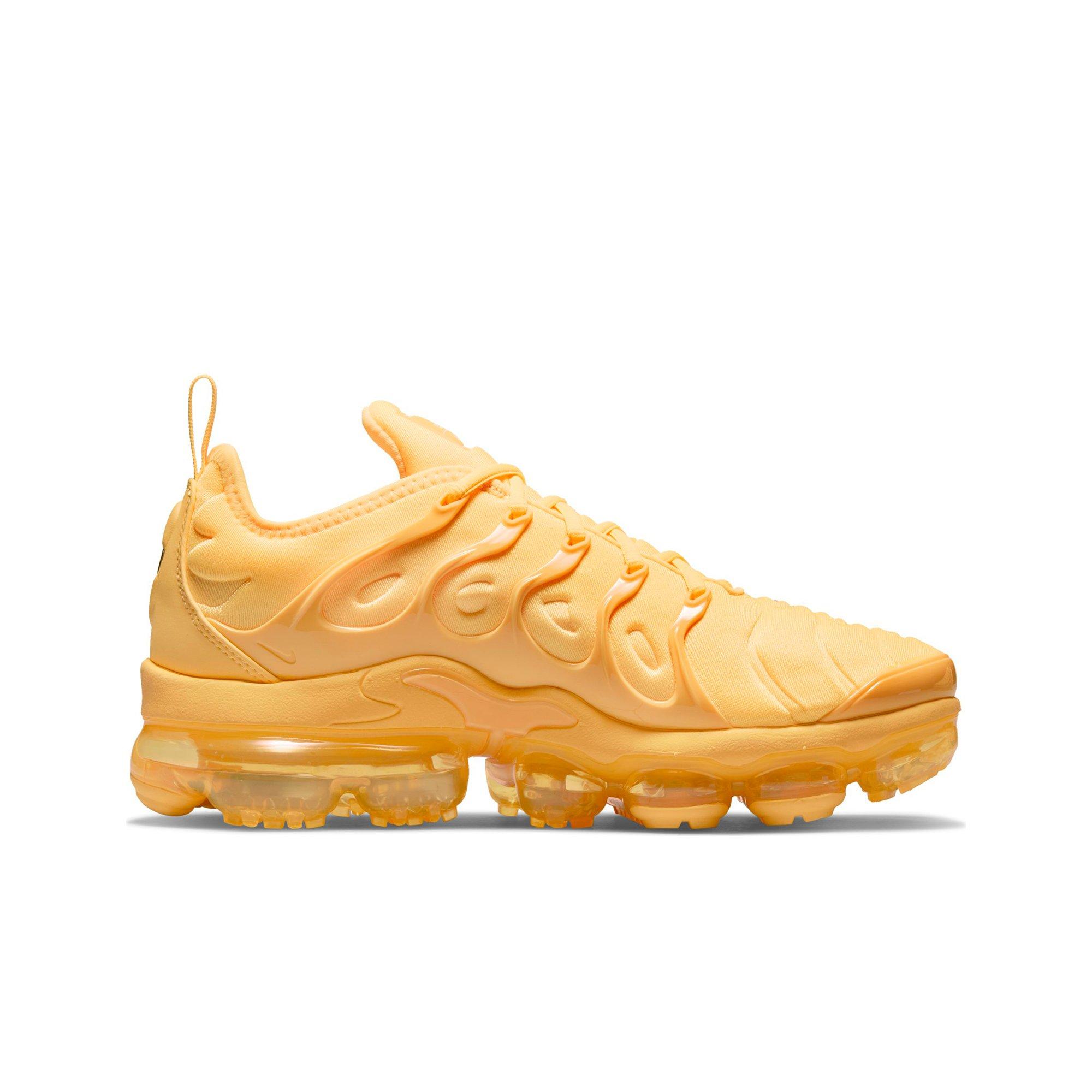 Vapormax plus outlet hibbett sports