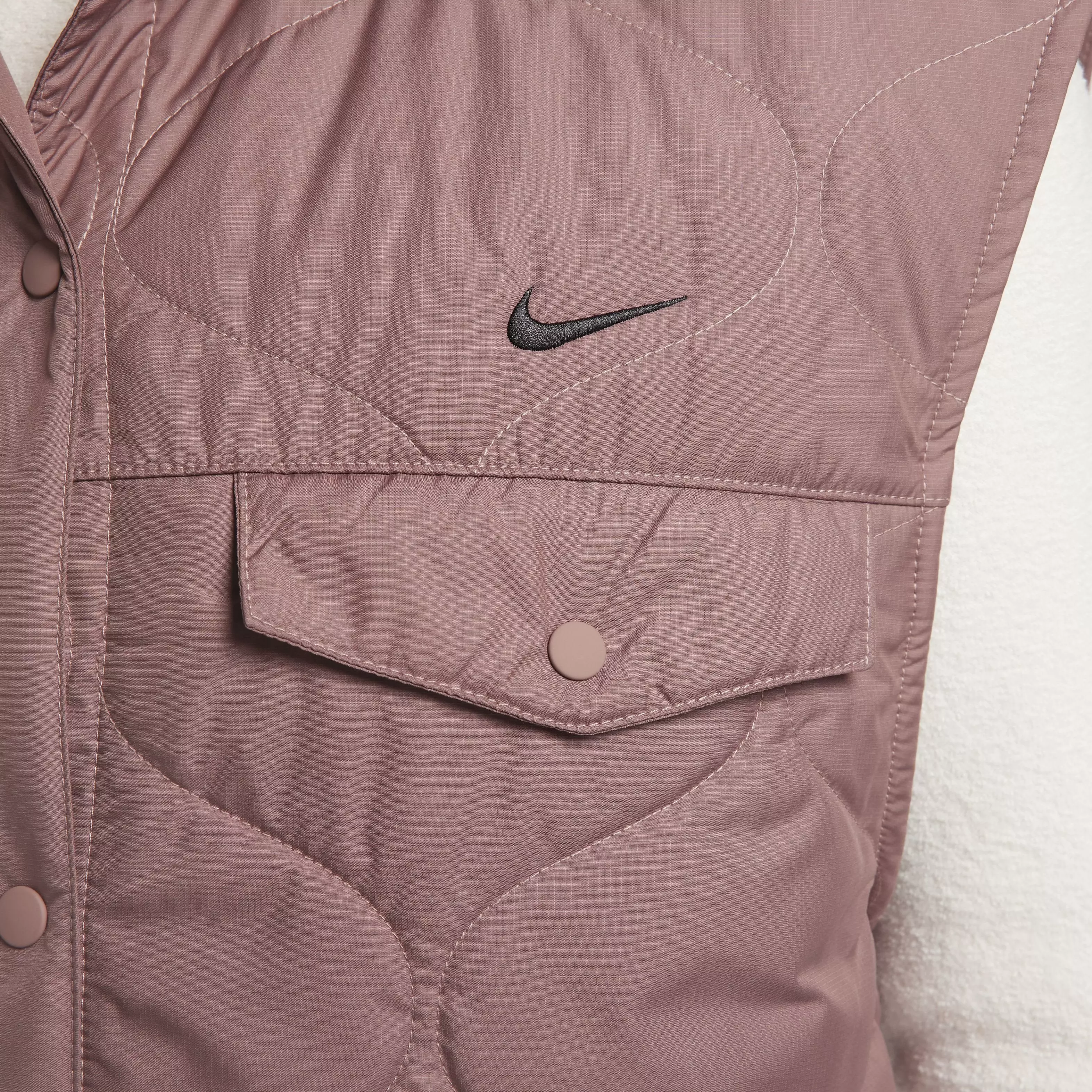 Nike Women's Sportswear Essentials Vest - BROWN