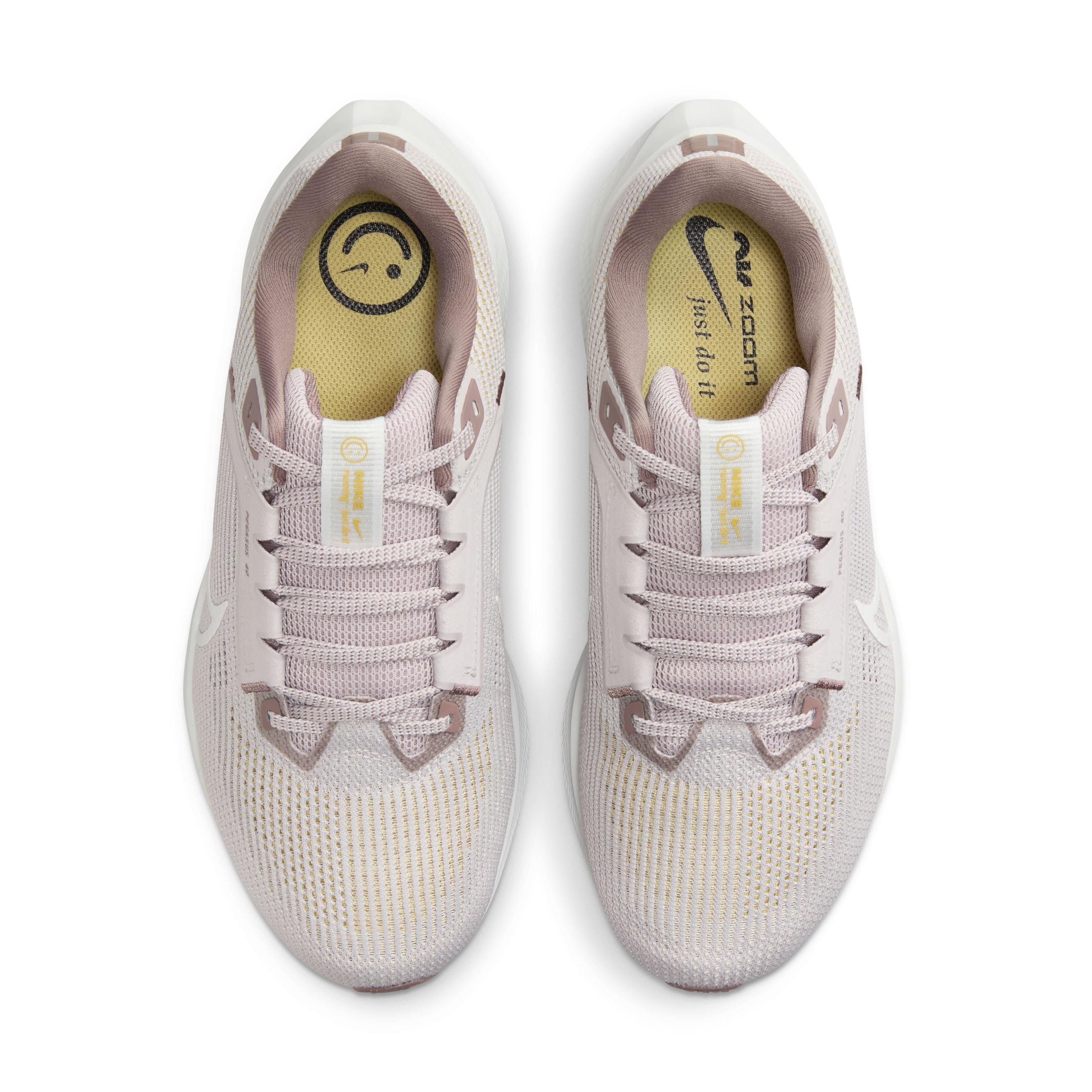 Nike Pegasus 40 "Platinum Violet/Smokey Mauve/Saturn Gold/Summit White" Women's Wide Running Shoe - VIOLET/MAUVE/GOLD/WHITE Thumbnail View 4
