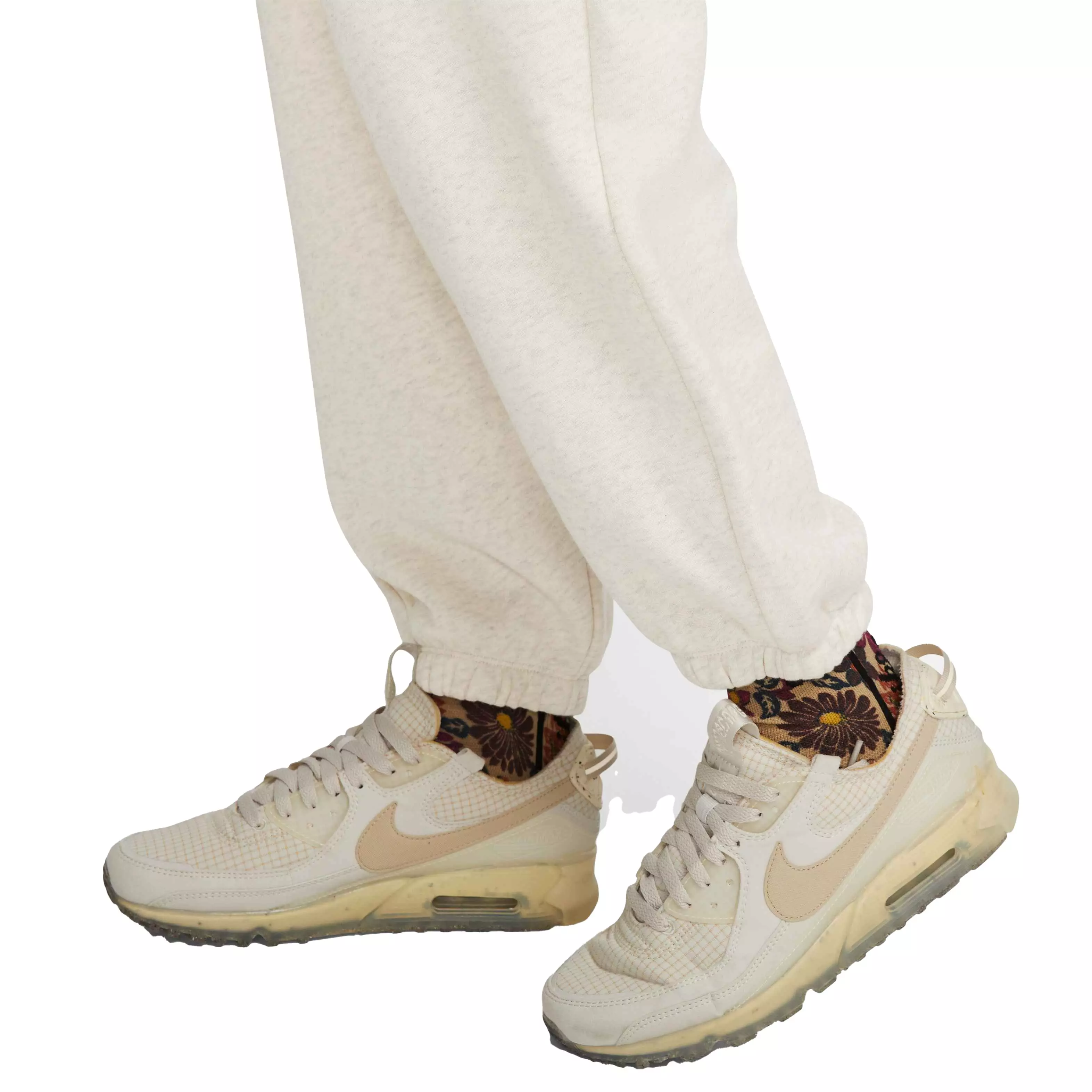 Nike Women's Sportswear Club Fleece Mid-Rise Cargo Pants - BROWN
