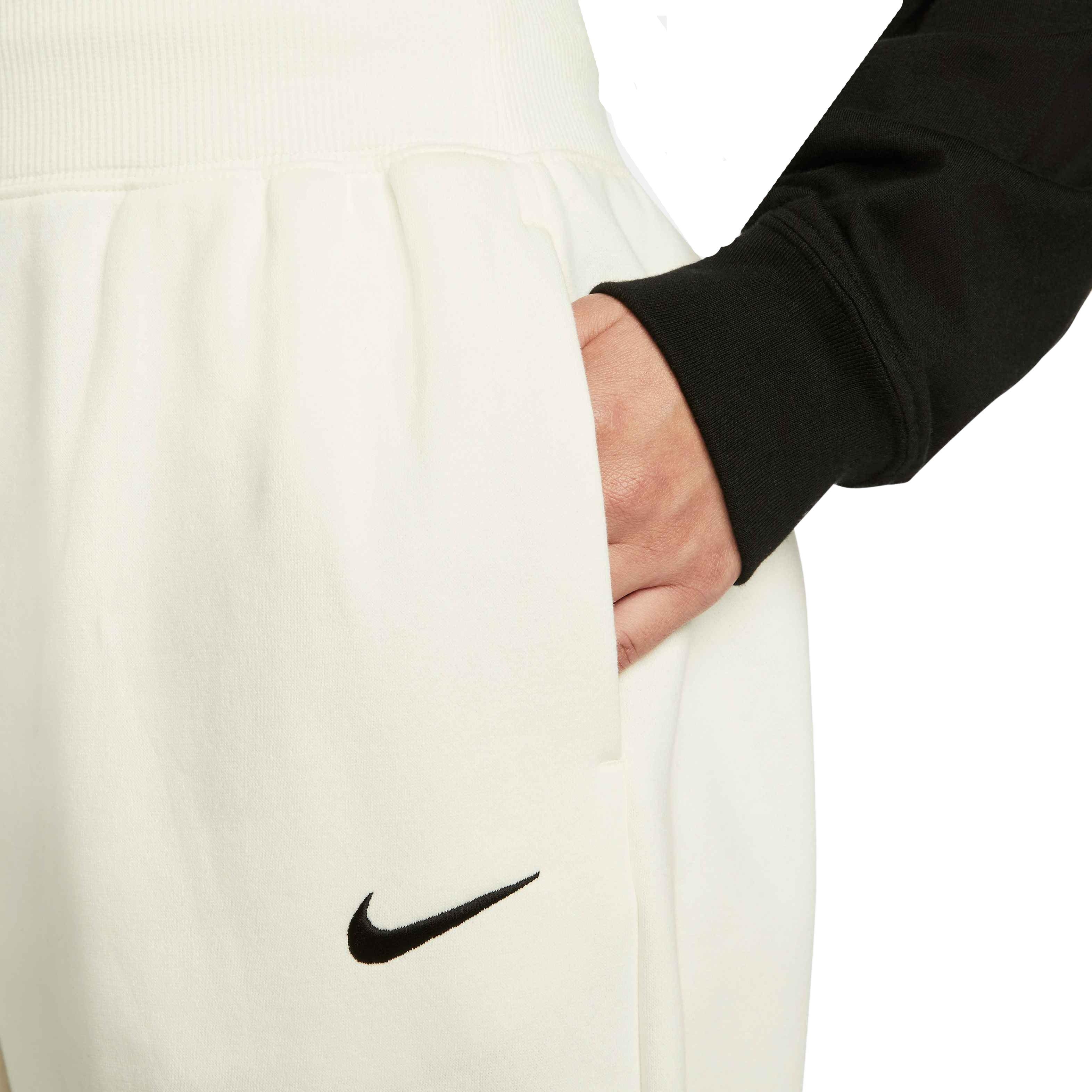 Nike Women's Sportswear Phoenix Fleece High-Waisted Oversized Sweatpants - BLACK Thumbnail View 3