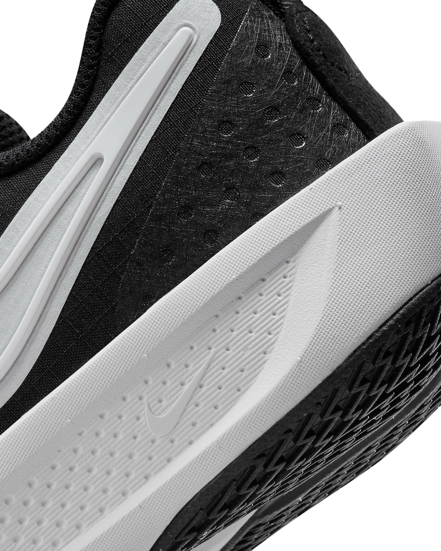 Nike G.T. Cut 3 Grade School Boys' "Black/White/Anthracite" Basketball Shoe