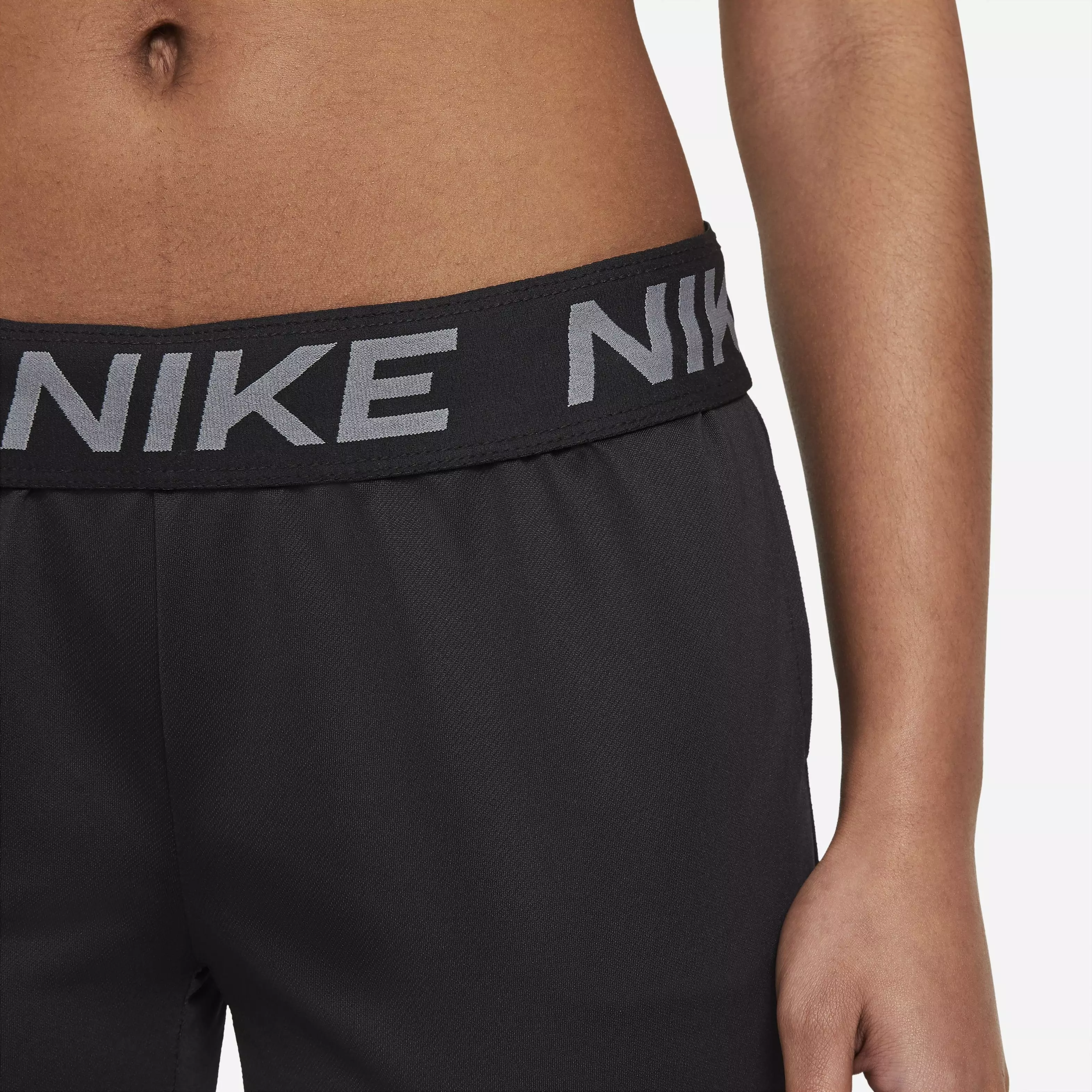Nike Attack Women's 7/8 Training Pant - BLACK