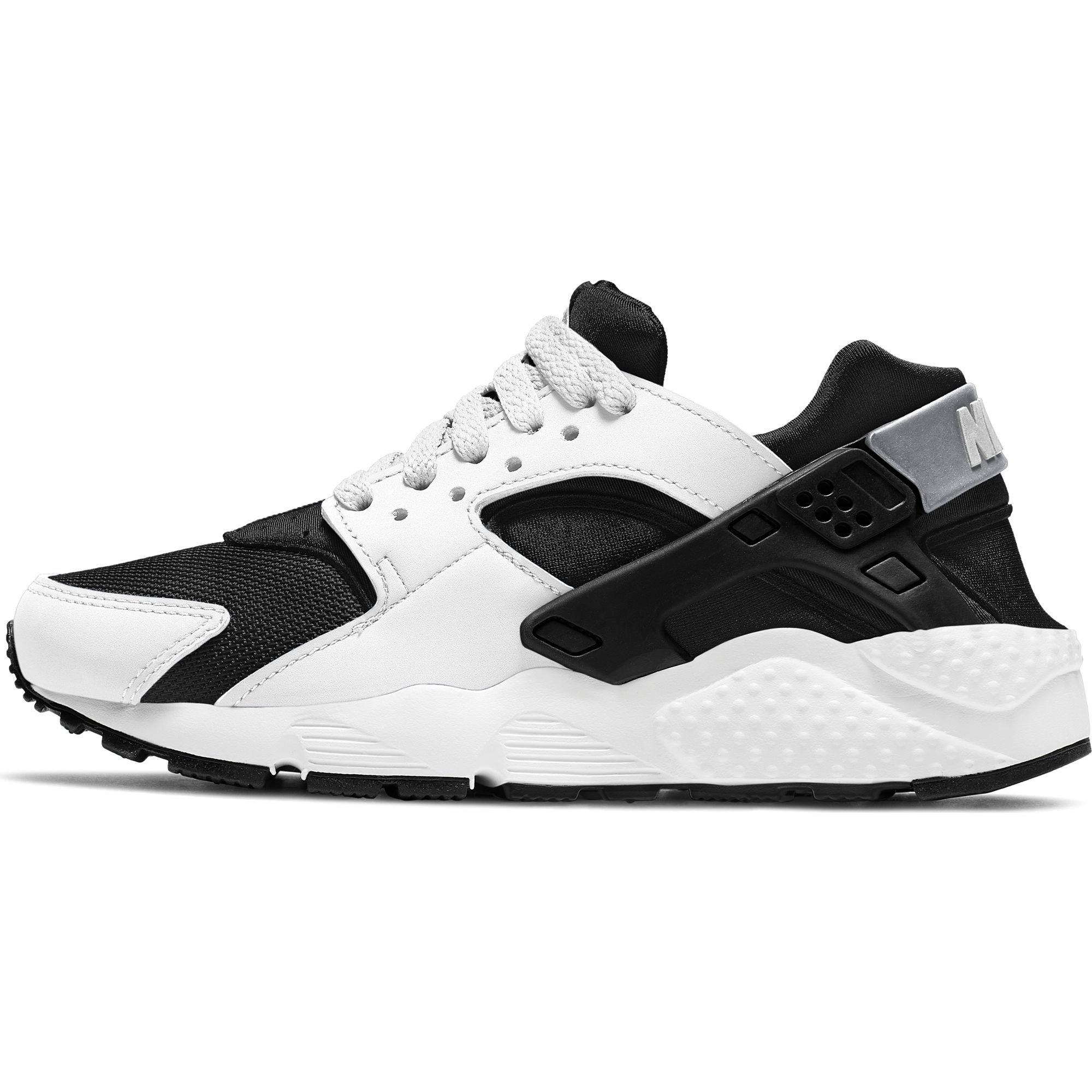 Black and white store huaraches boys