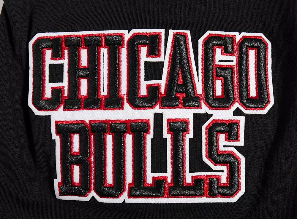 Pro Standard Men's NBA Chicago Bulls Old English Tee - Black - BLACK