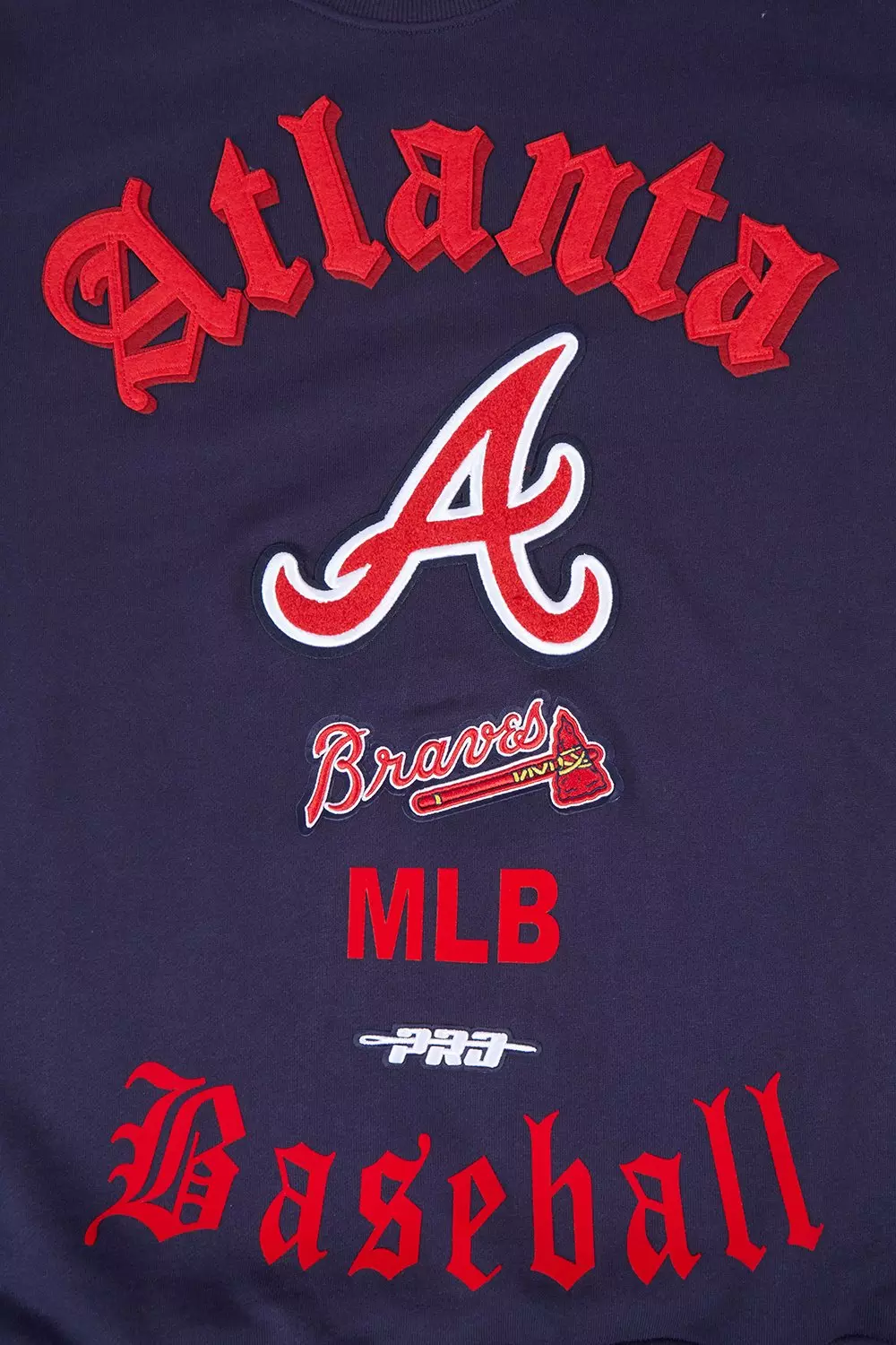 Pro Standard Men's MLB Atlanta Braves Old English Crewneck - Navy - NAVY