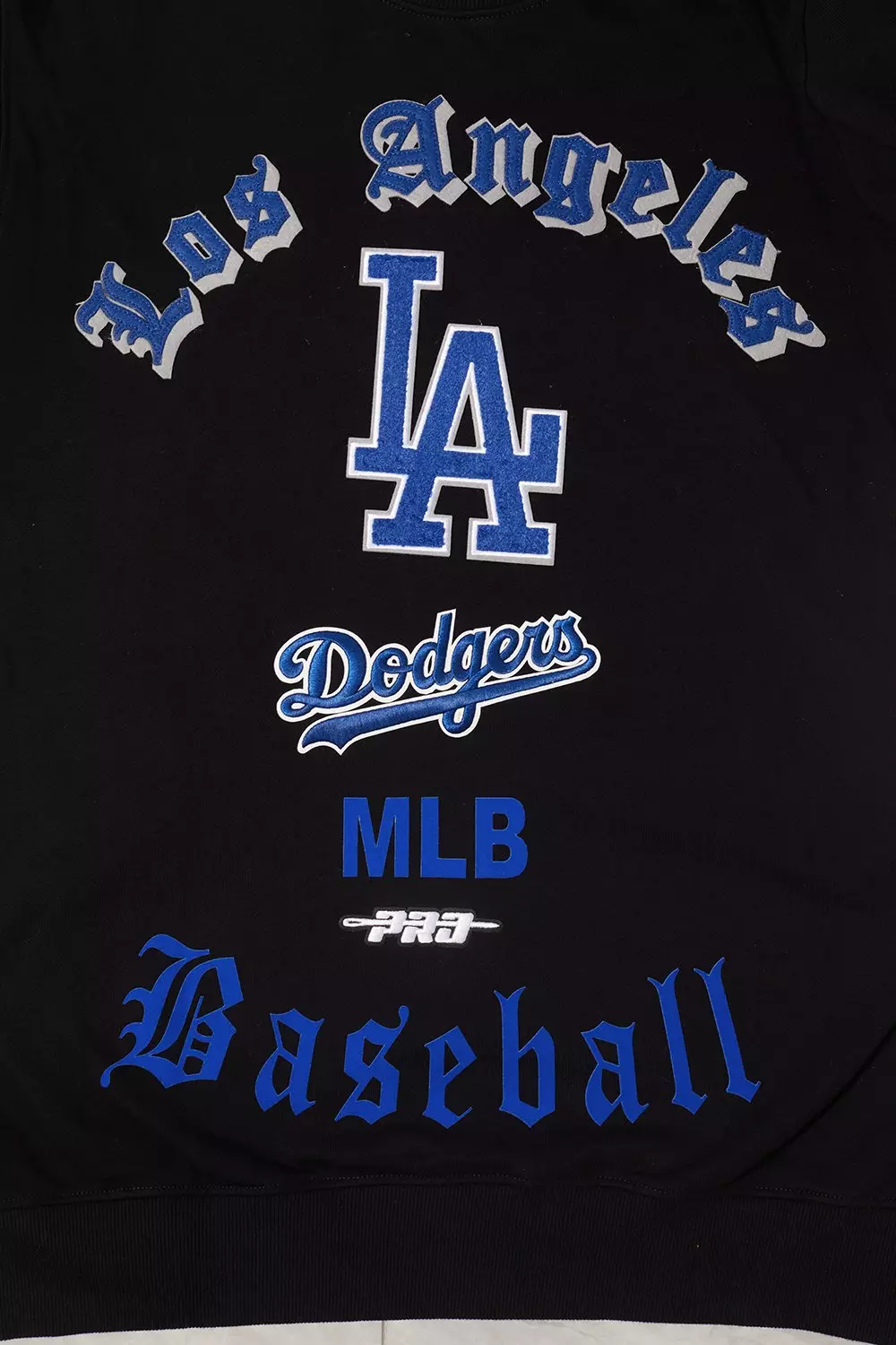 Pro Standard Men's MLB Los Angeles Dodgers Old English Crewneck -Black - BLACK