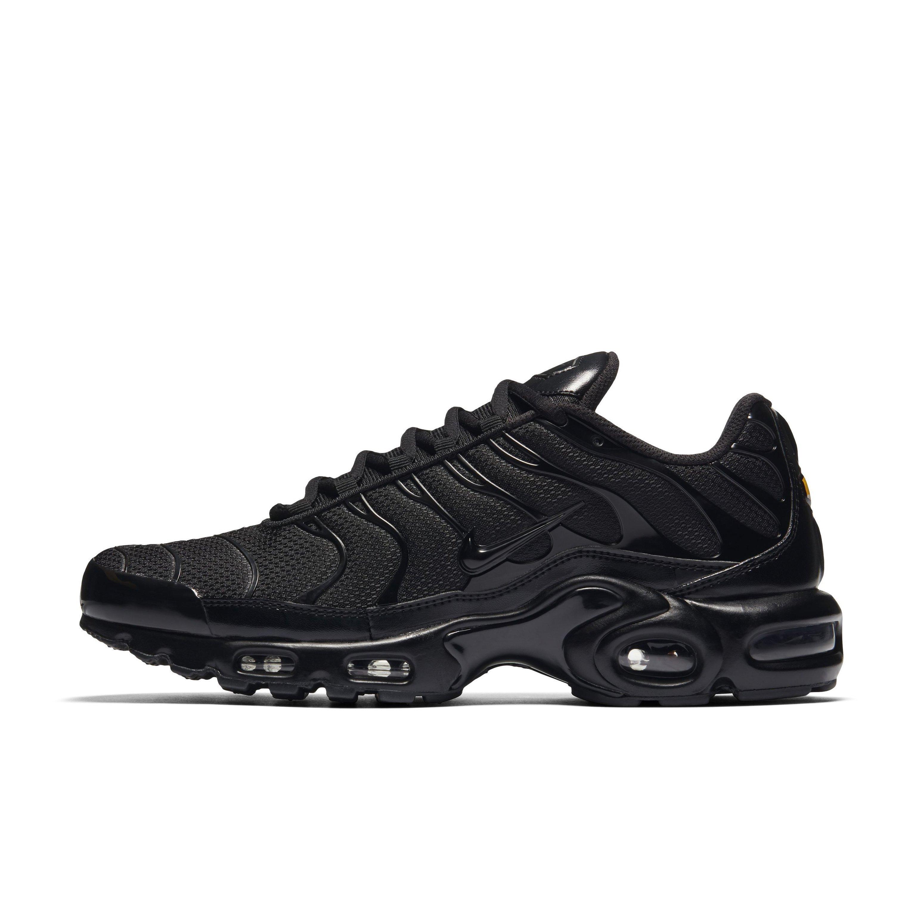 Black air max plus men's