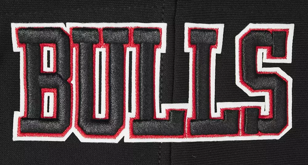 Pro Standard Men's NBA Chicago Bulls Old English PO Hoodie -Black - BLACK