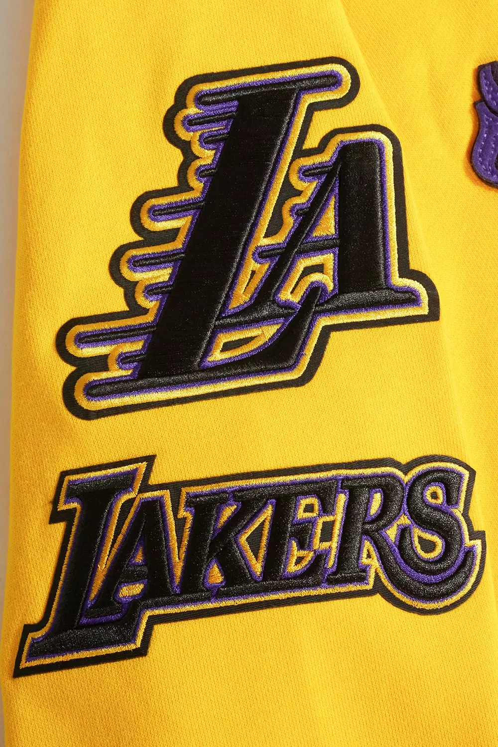 Pro Standard Men's NBA Los Angeles Lakers Old English PO Hoodie - Yellow - YELLOW