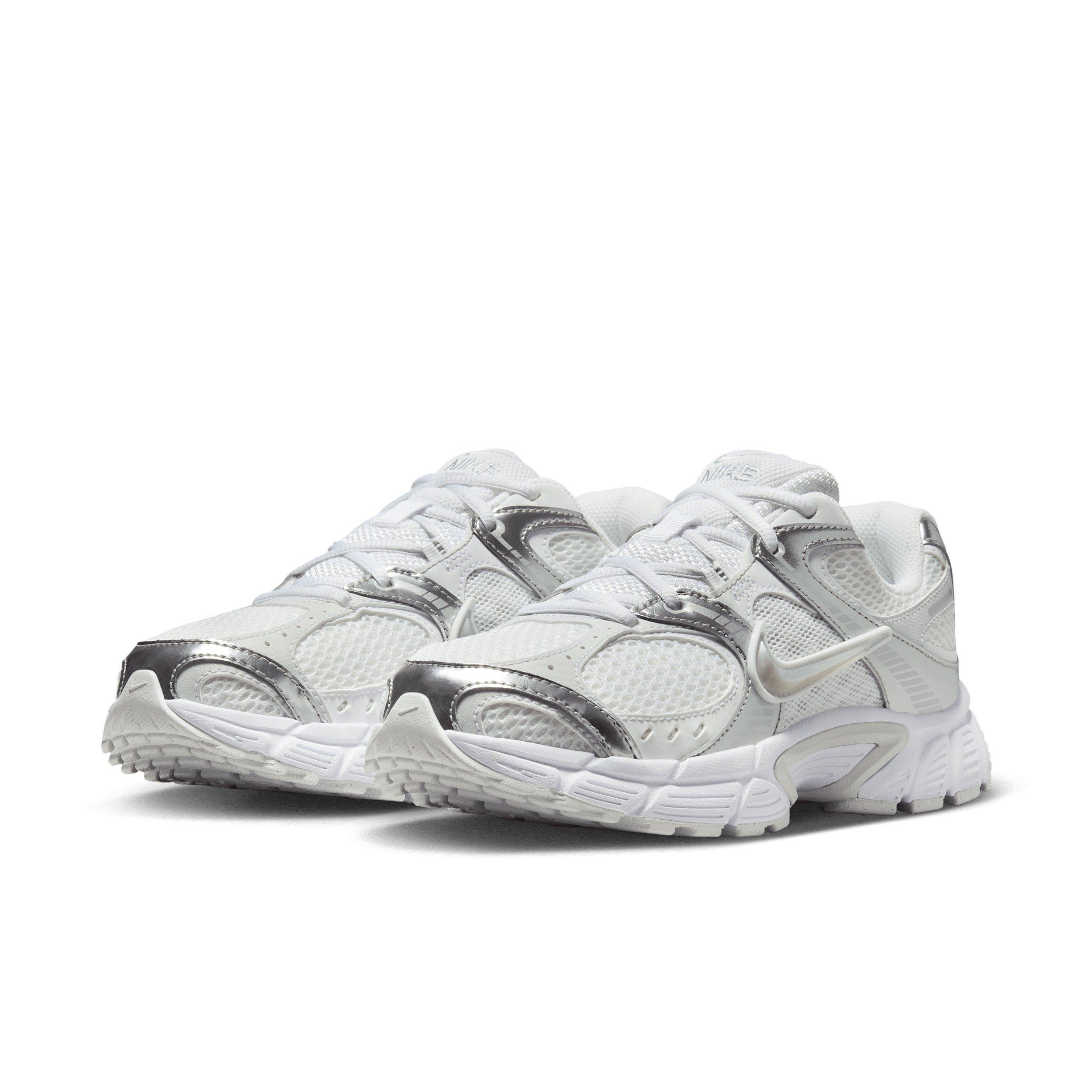 Nike V5 RNR "White/Metallic Platinum/Pure Platinum/Metallic Silver" Women's Shoe - WHITE/PLATINUM/PLATINUM/SILVER Thumbnail View 3