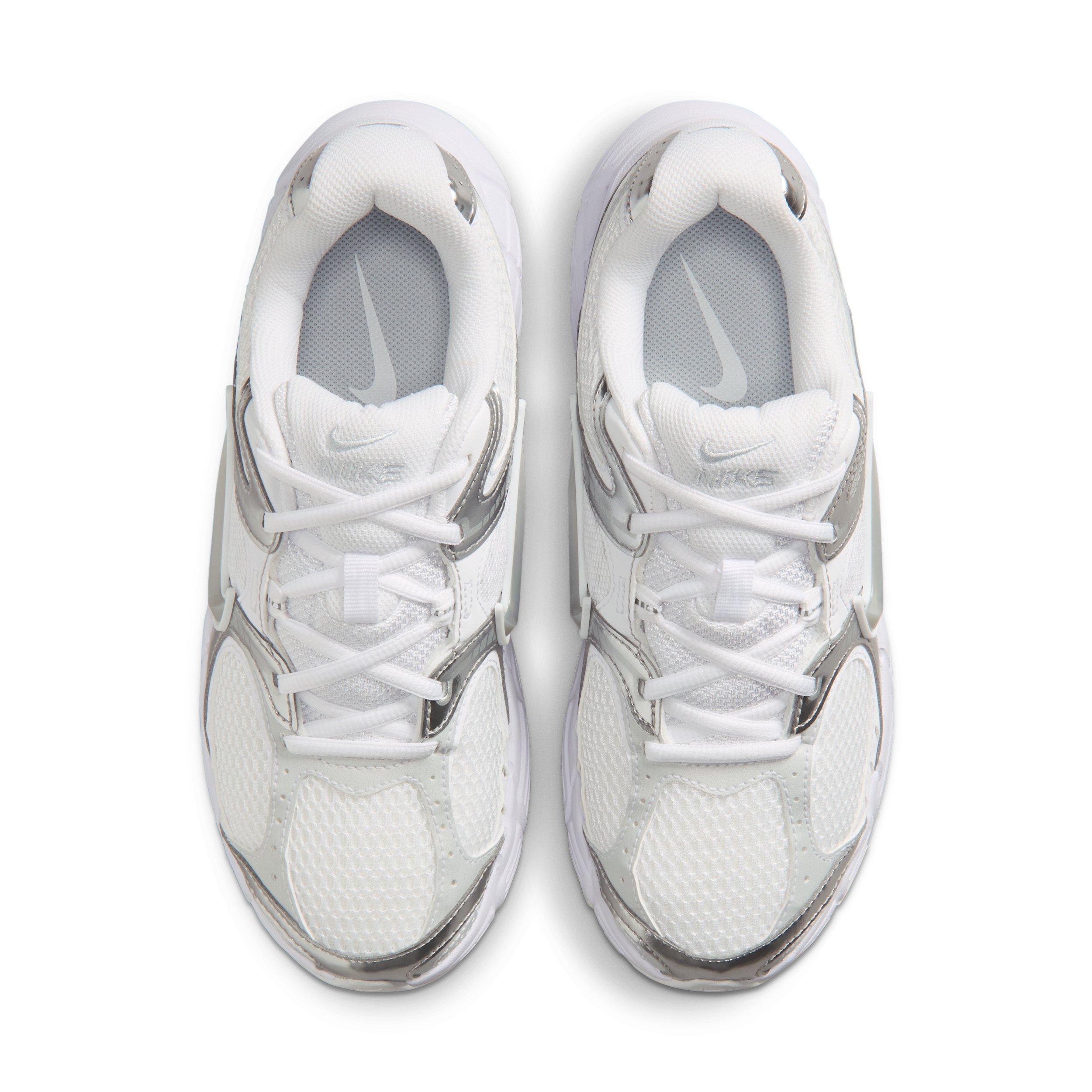 Nike V5 RNR "White/Metallic Platinum/Pure Platinum/Metallic Silver" Women's Shoe - WHITE/PLATINUM/PLATINUM/SILVER Thumbnail View 4