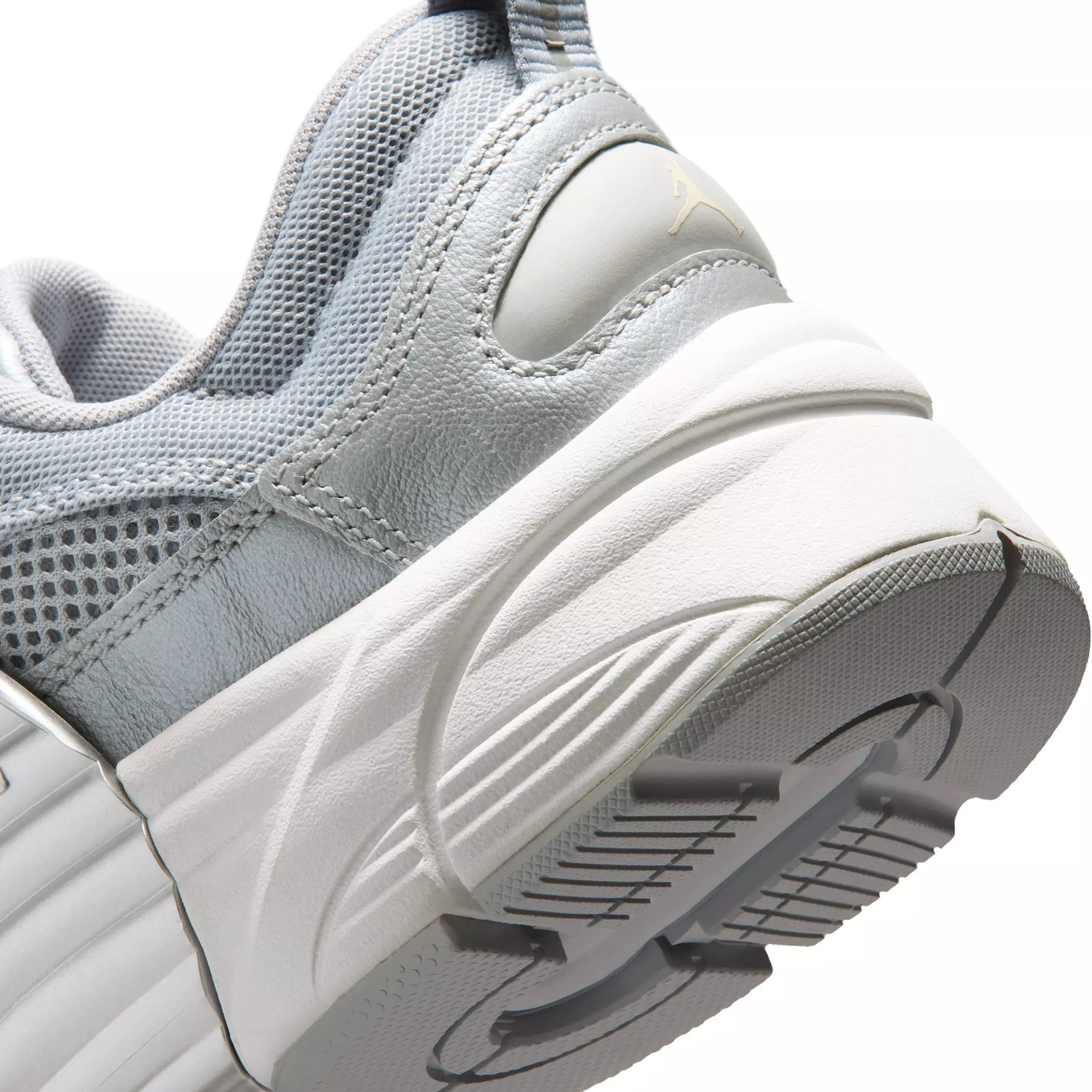 Jordan Trunner O/S "Swan/Wolf Grey/Reflect Silver/Summit White" Women's Shoe - SWAN/GREY/SILVER/WHITE