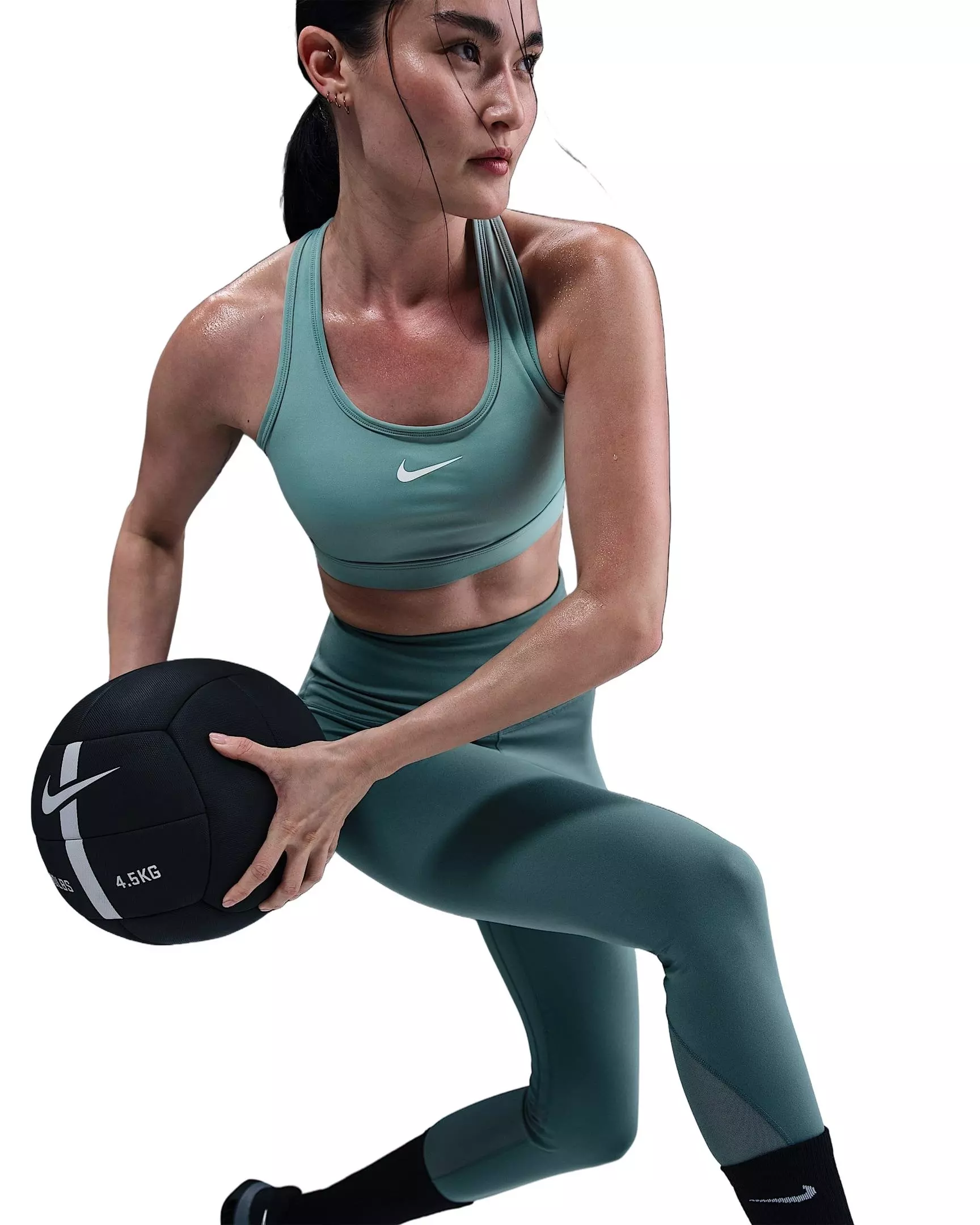 Nike Women's Swoosh Medium Support Padded Sports Bra -Green - GREEN