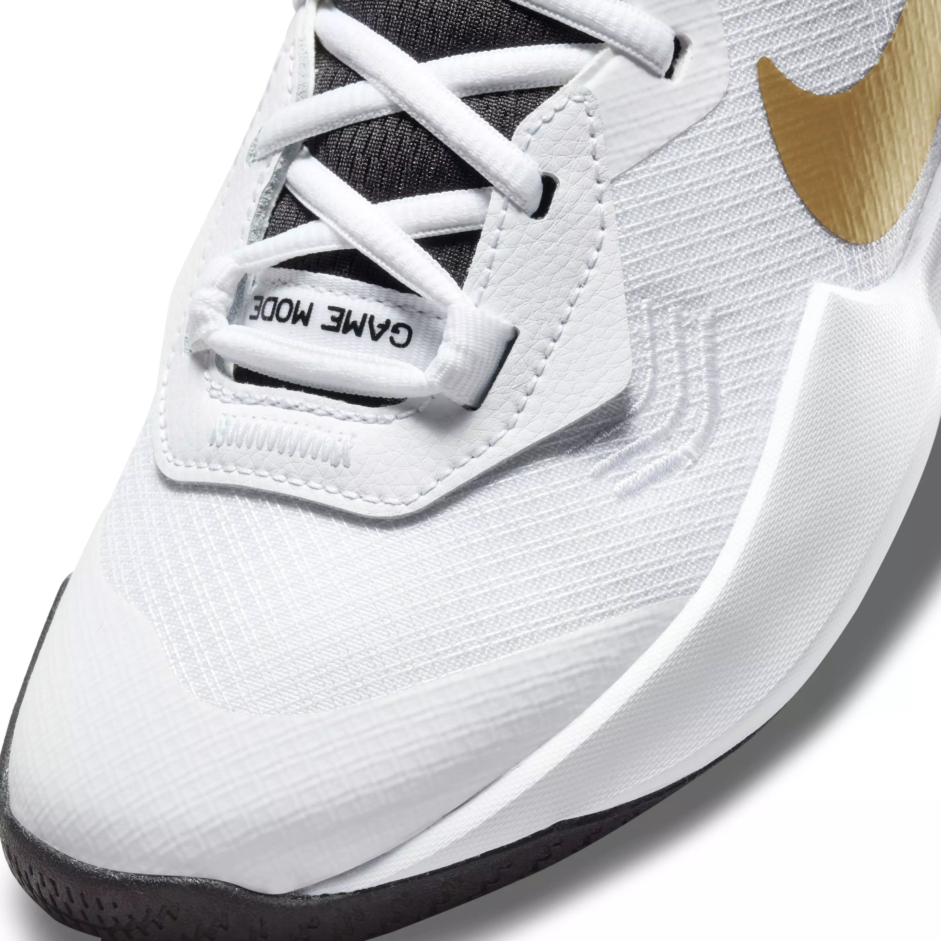 Nike Air Zoom Crossover "White/Metallic Gold/Black" Grade School Boys' Basketball Shoe - WHITE
