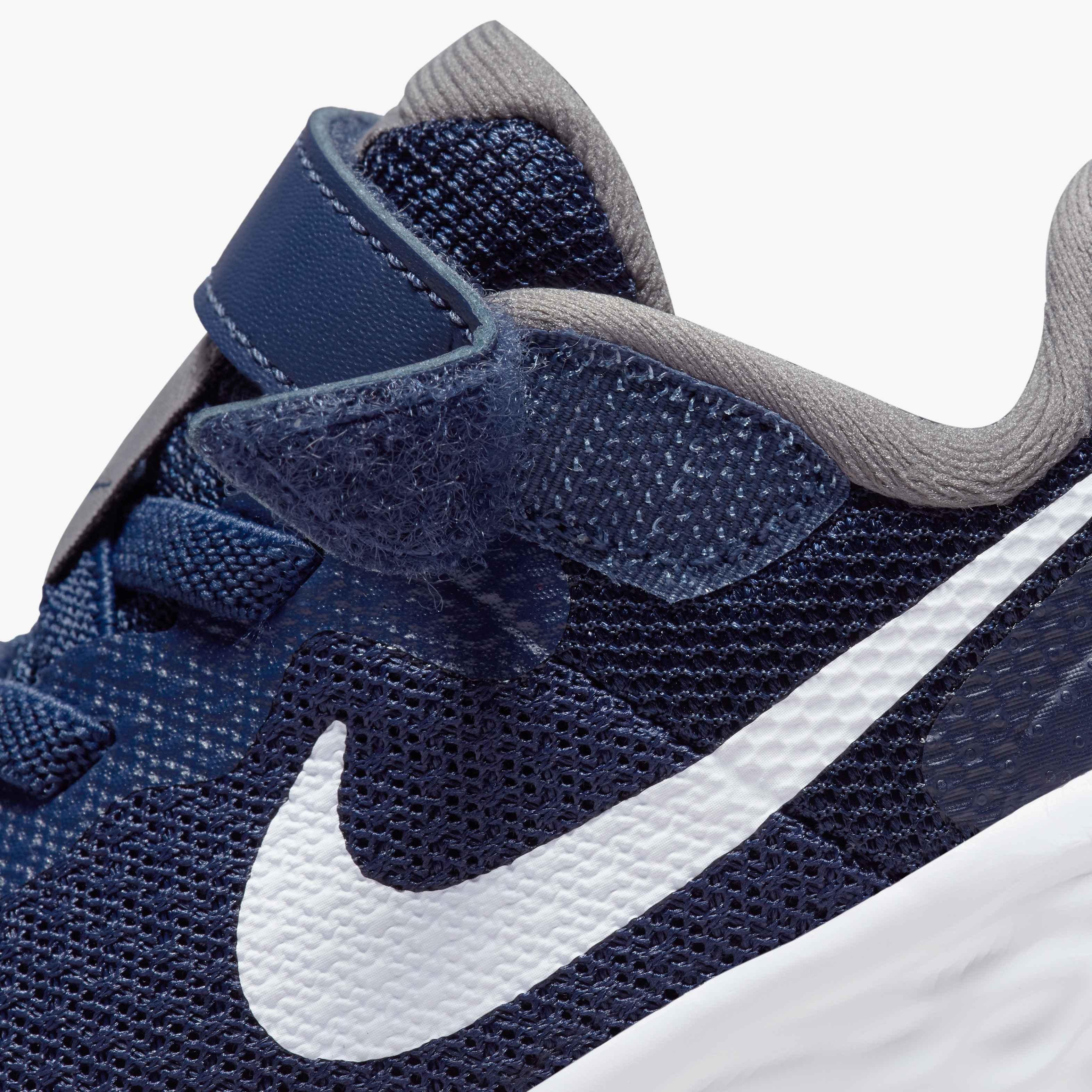 Nike on sale navy trainers