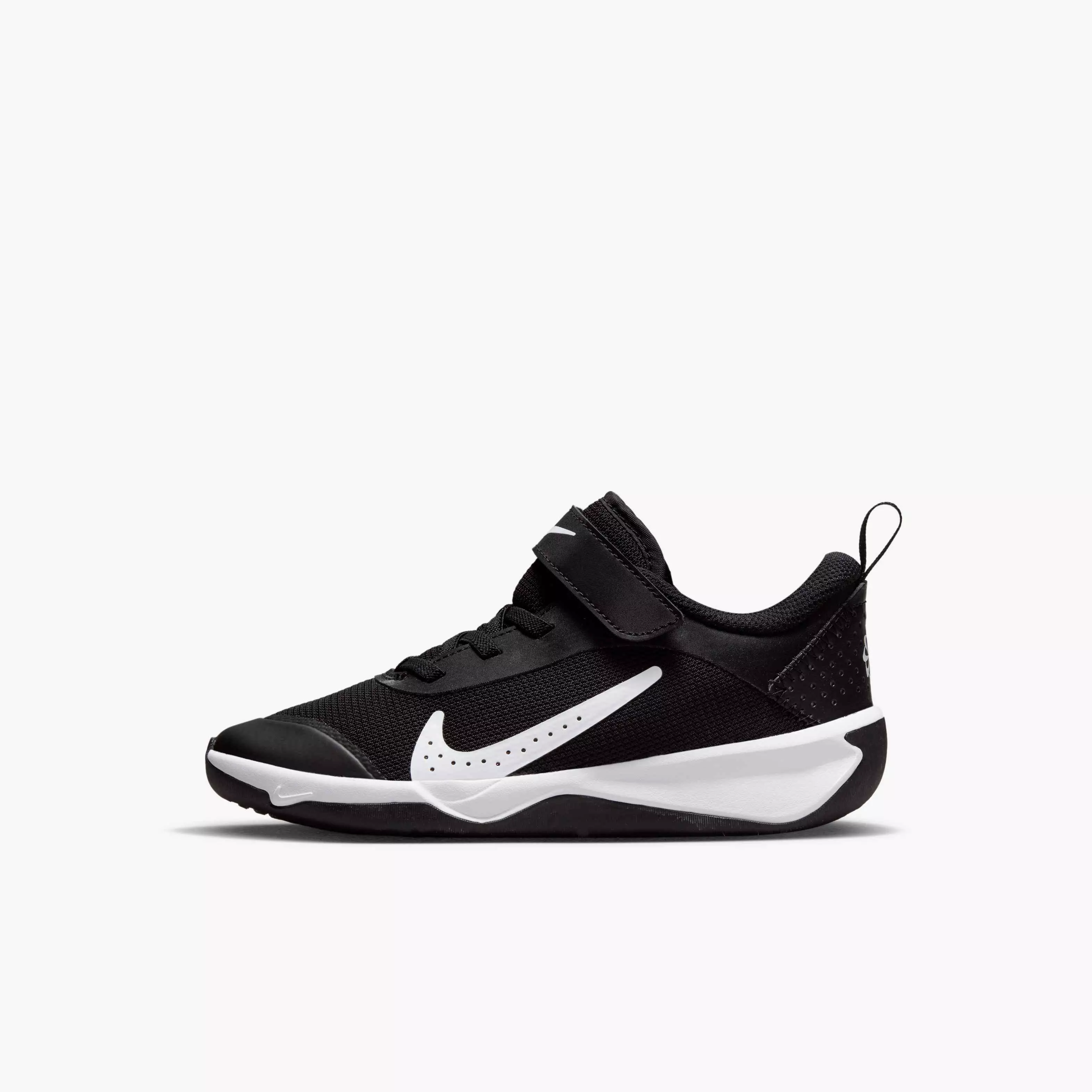Nike Omni Multi-Court "Black/White" Preschool Boys' Shoe - BLACK