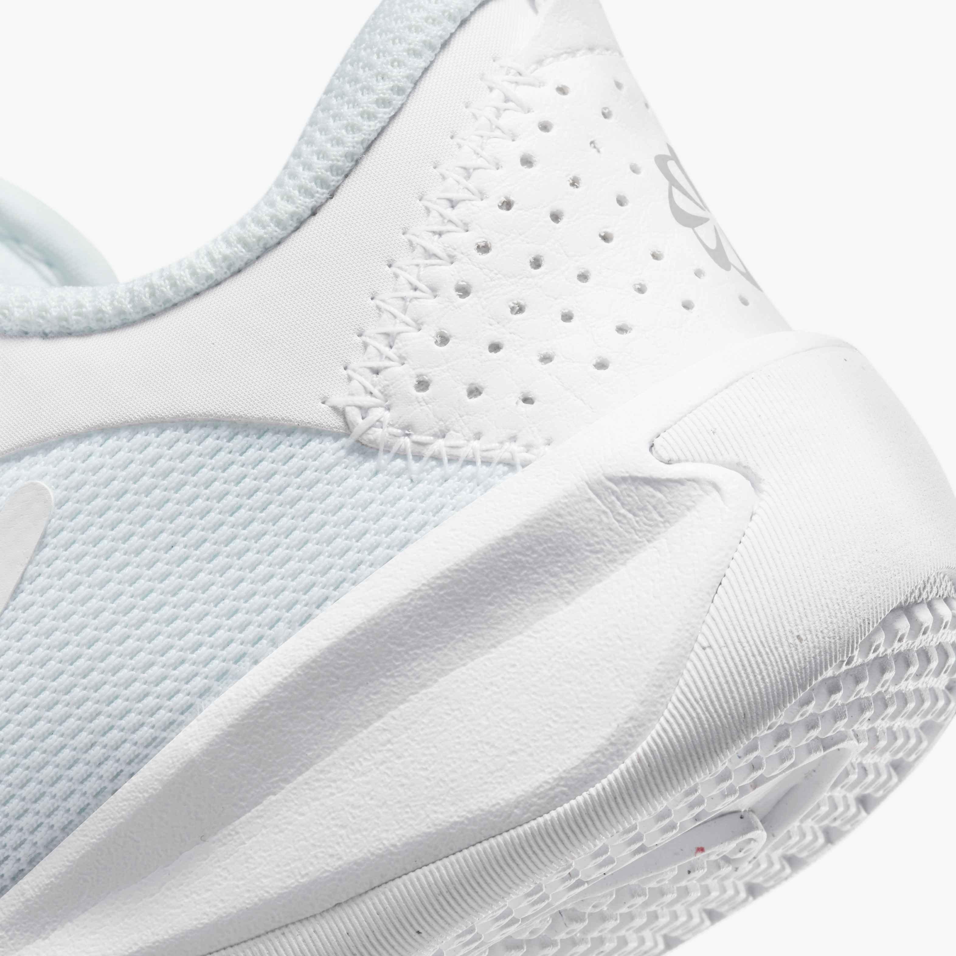 Nike Omni Multi-Court "White/Pure Platinum" Preschool Kids' Shoe - WHITE Thumbnail View 4