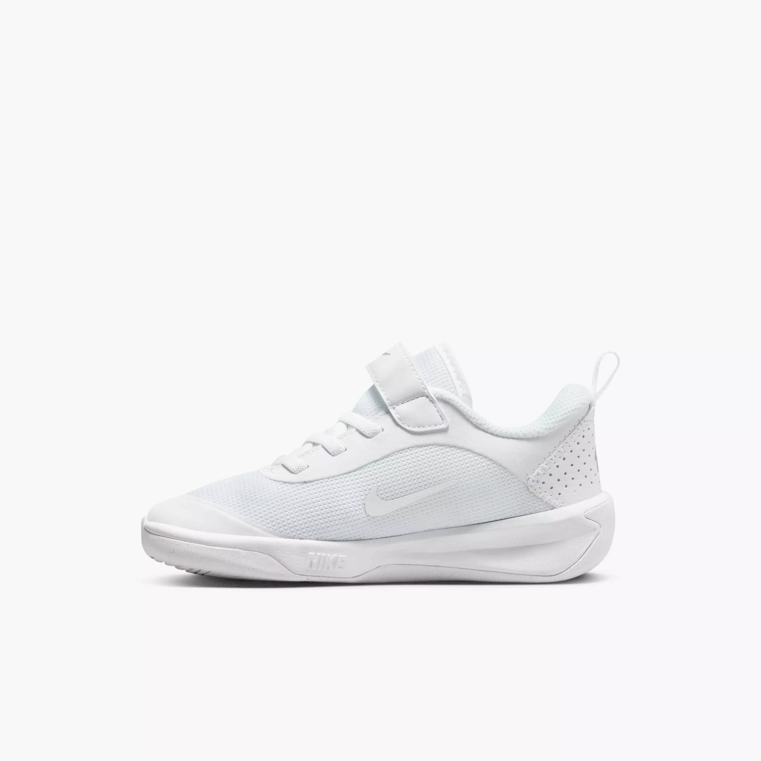 Nike Omni Multi-Court "White/Pure Platinum" Preschool Kids' Shoe - WHITE