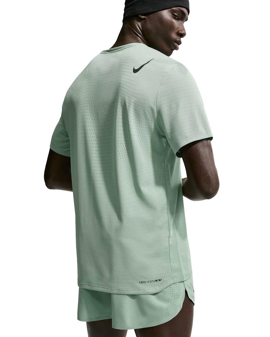 Nike Men's AeroSwift Dri-FIT ADV Short-Sleeve Running Top - GREEN Thumbnail View 2