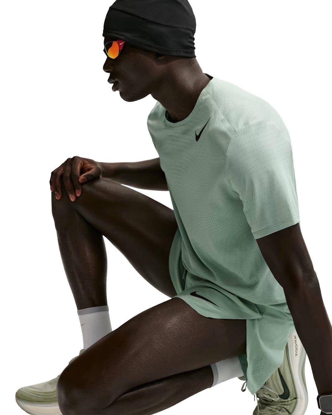 Nike Men's AeroSwift Dri-FIT ADV Short-Sleeve Running Top - GREEN Thumbnail View 3