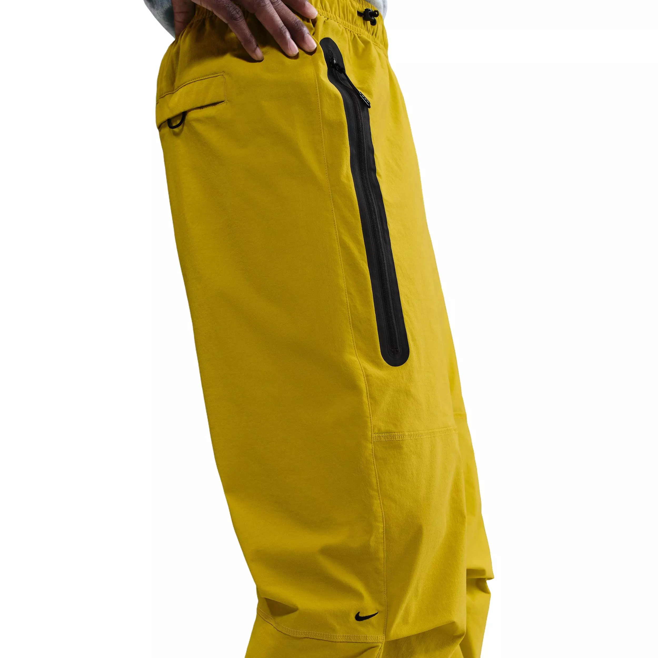 Nike Men's tech Woven Oversized Pants - YELLOW
