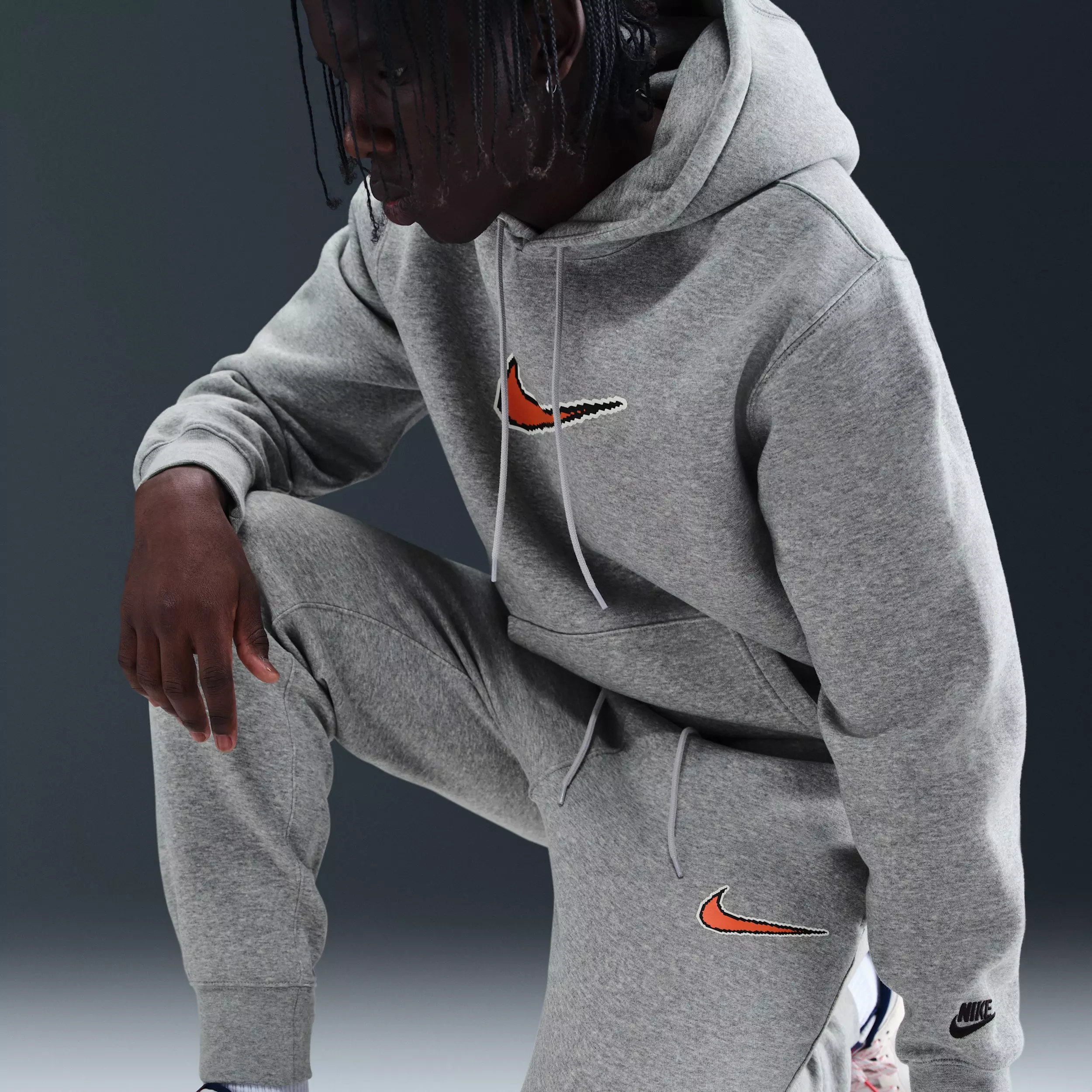 Nike Men's Sportswear Club BB Neo Varsity Fleece Joggers - GREY