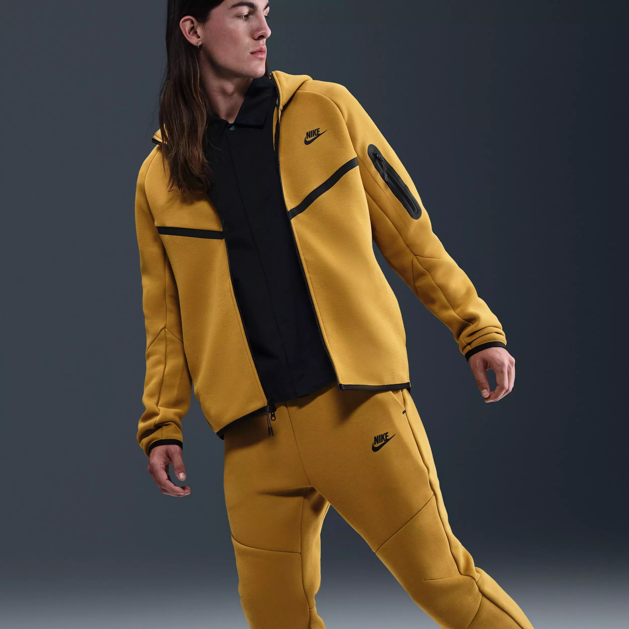 Nike Men's Tech Fleece Joggers - BROWN