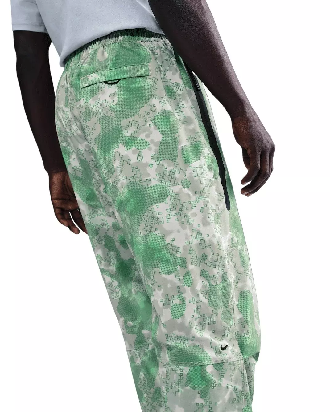 Nike Men's tech Dri-FIT Woven Camo Loose-Fit Pants - Grey - GREY