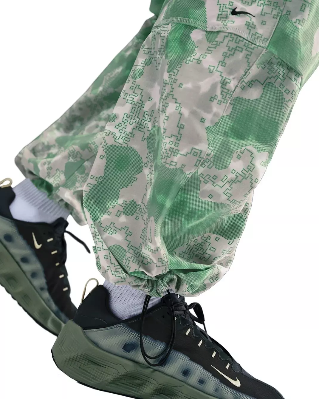 Nike Men's tech Dri-FIT Woven Camo Loose-Fit Pants -Grey - GREY